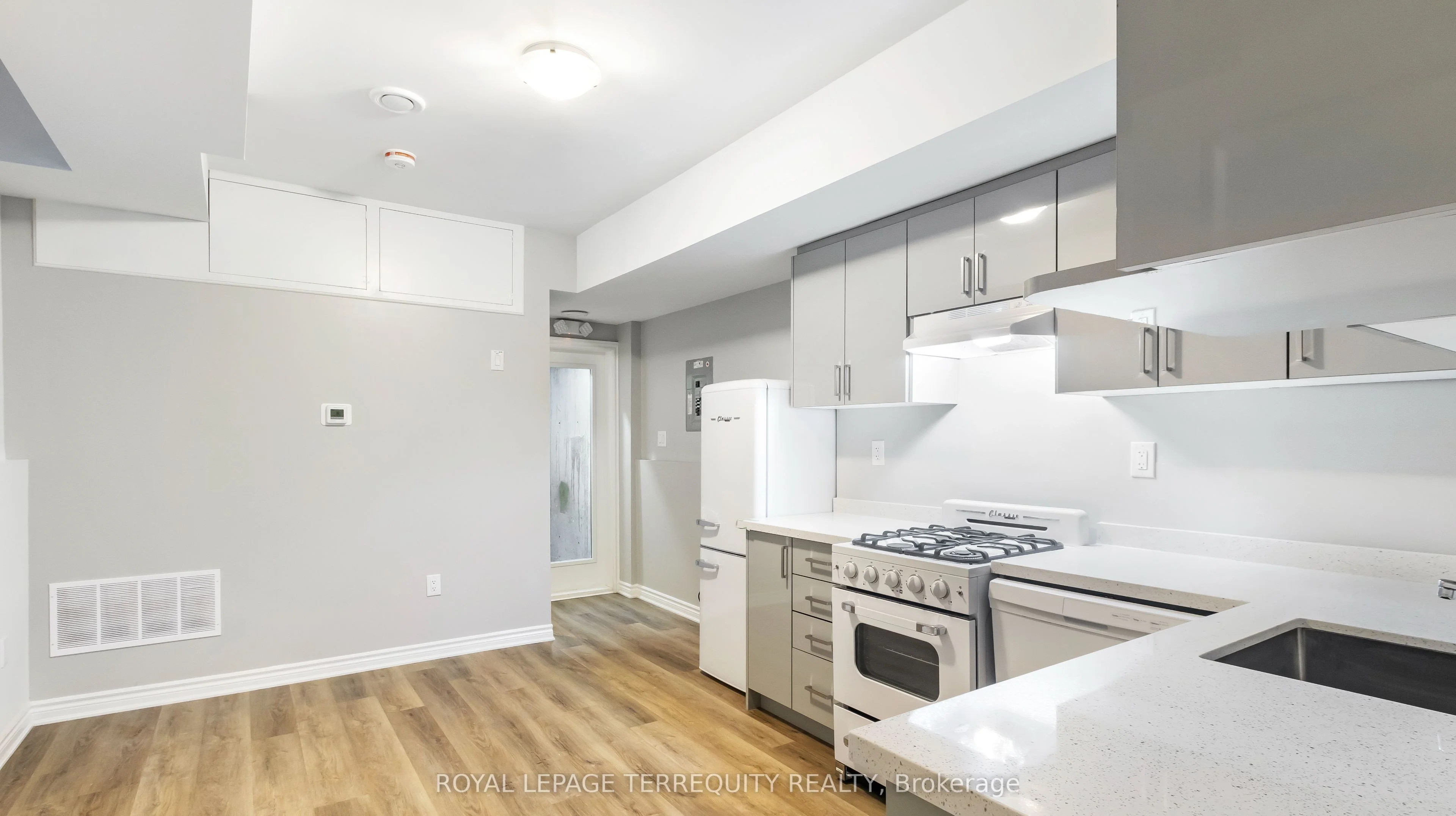 646 Lansdowne Avenue 5, Toronto C01, ON M6H 3Y7