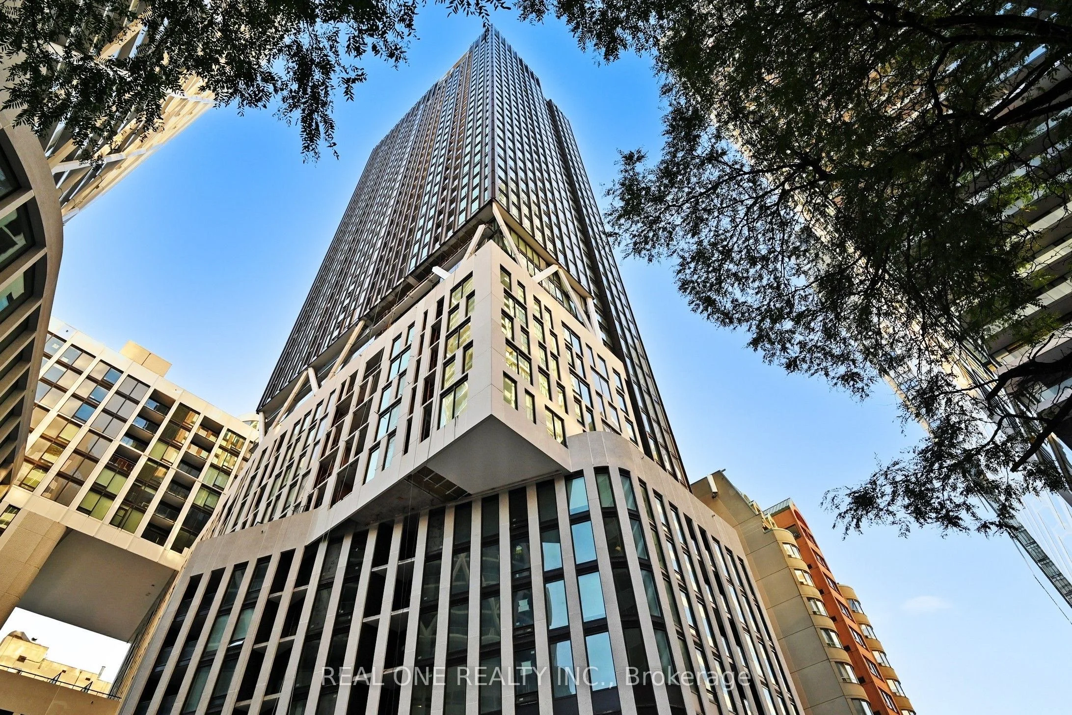 238 Simcoe Street 3808, Toronto C01, On M5t 0b8