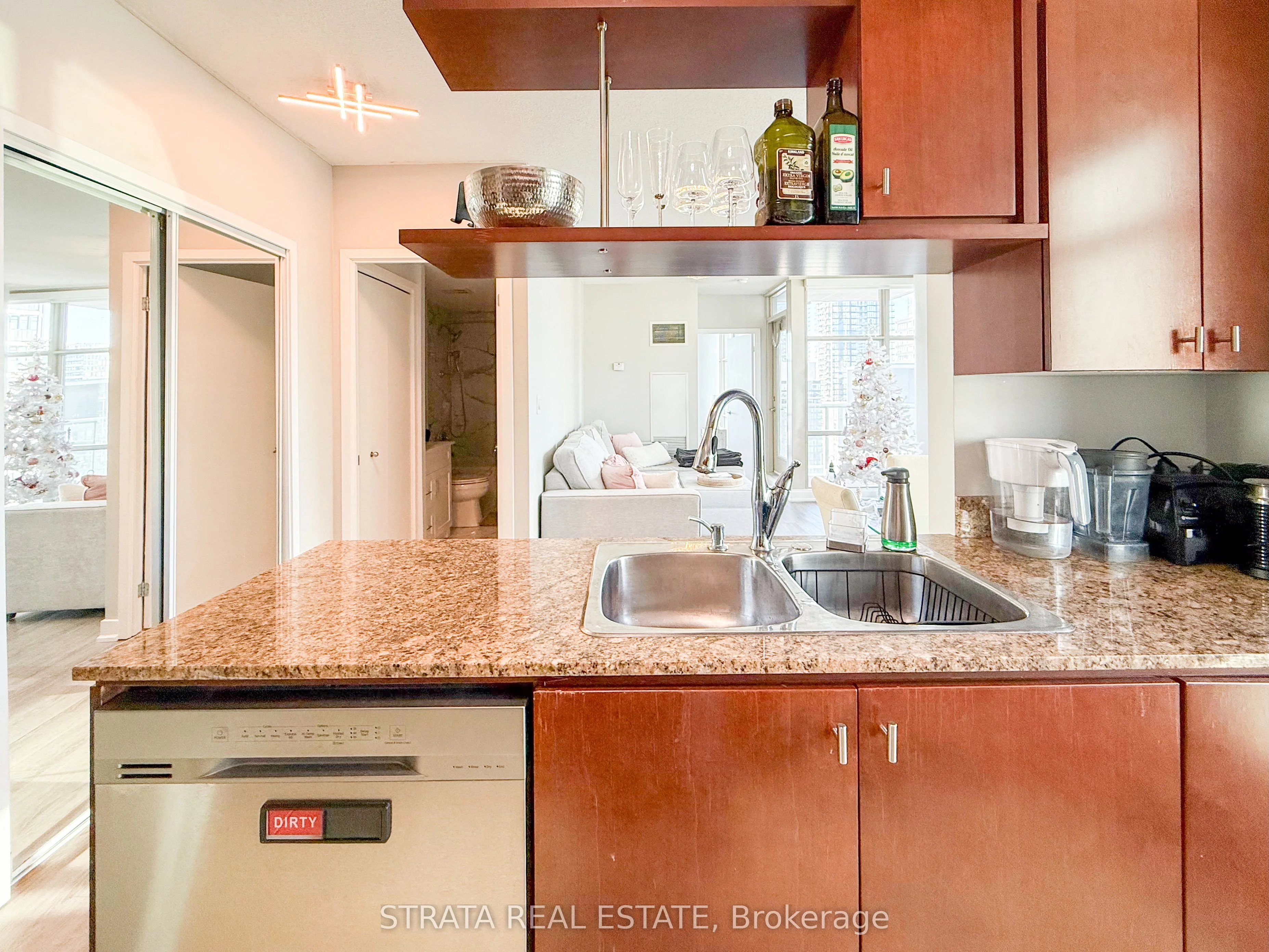 10 Navy Wharf Court 2303, Toronto C01, ON M5V 3V2