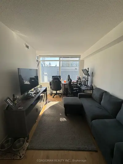 25 Telegram Mews 2203, Toronto C01, On M5v 3z1