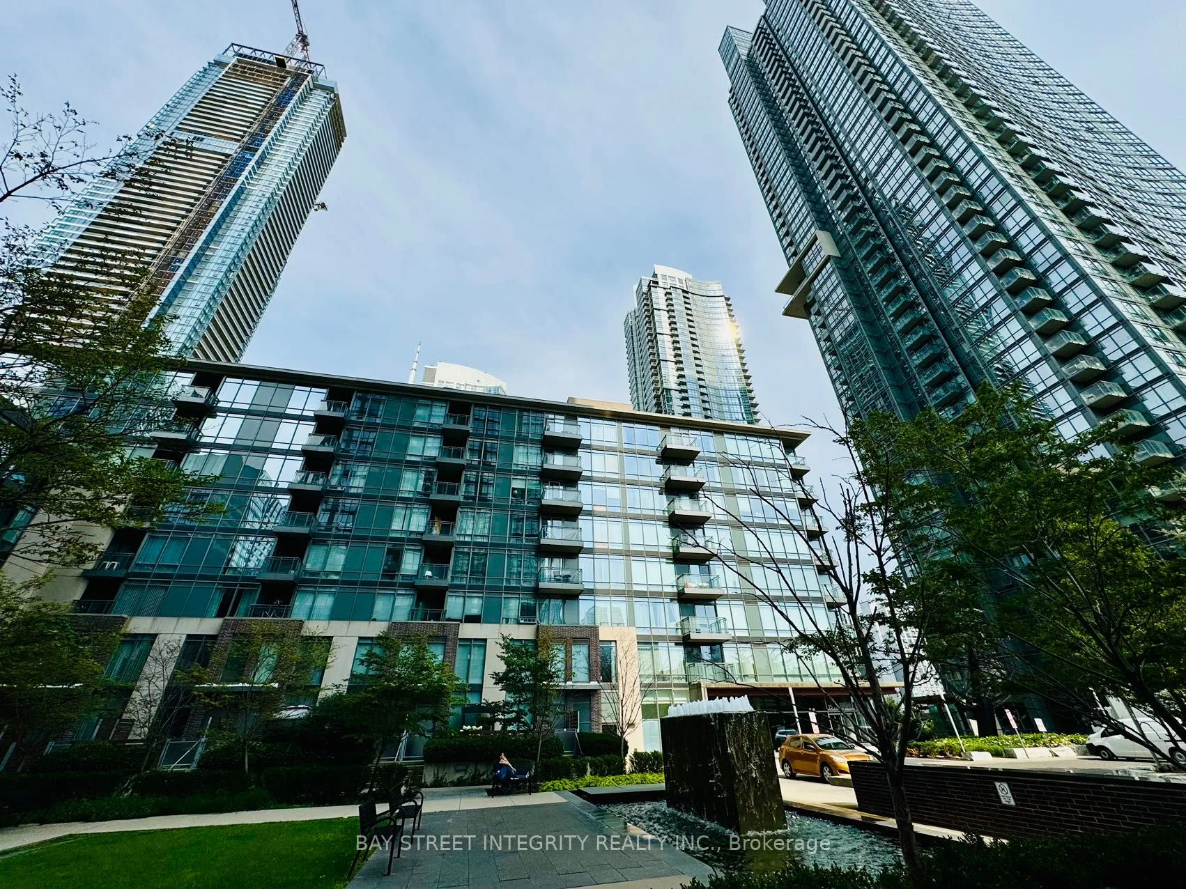 15 Brunel Court 812, Toronto C01, On M5v 3y6