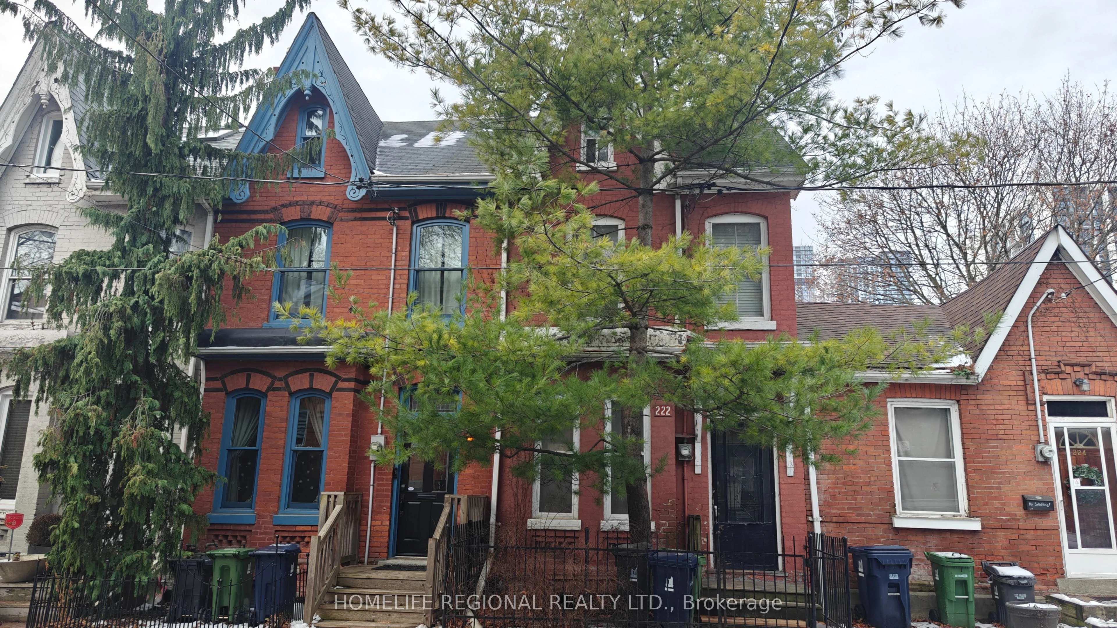 Att/Row/Townhouse in Toronto