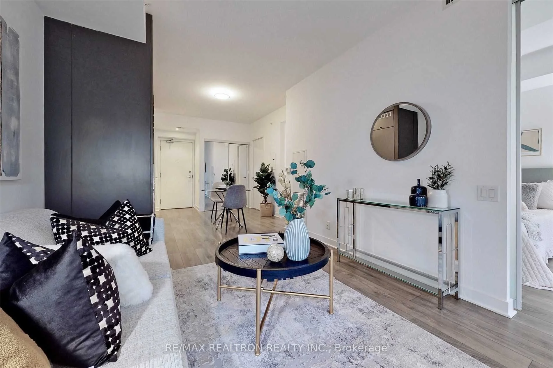 15 Grenville Street 502, Toronto C01, ON M4Y 1A1