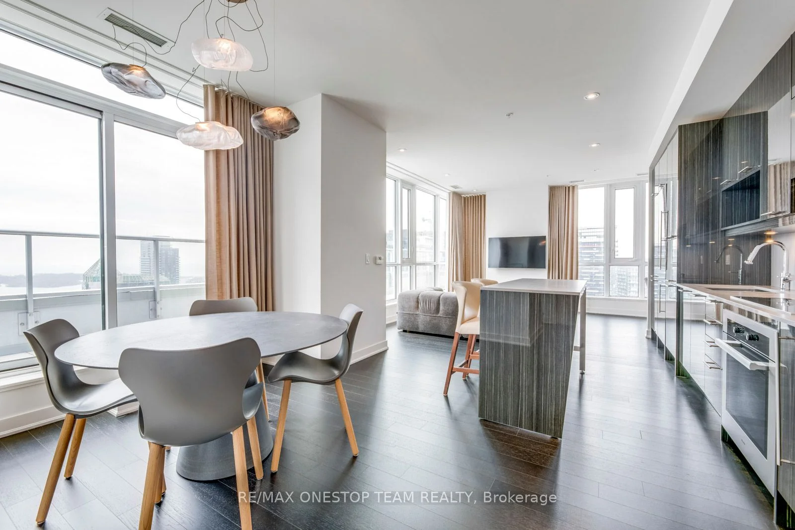 Condo Apartment in Toronto