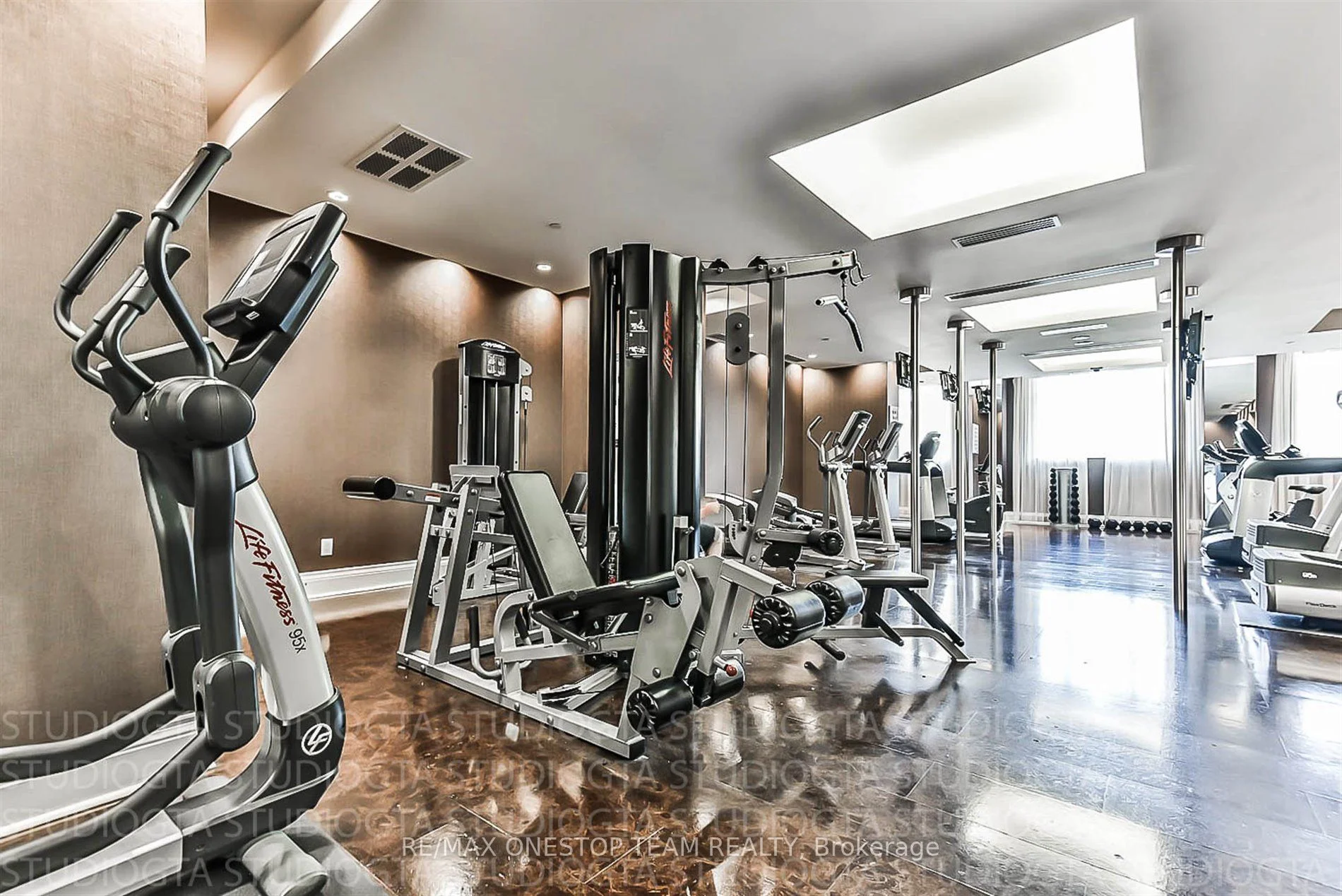 25 Greenview Avenue 1624, Toronto C07, ON M2M 1R2