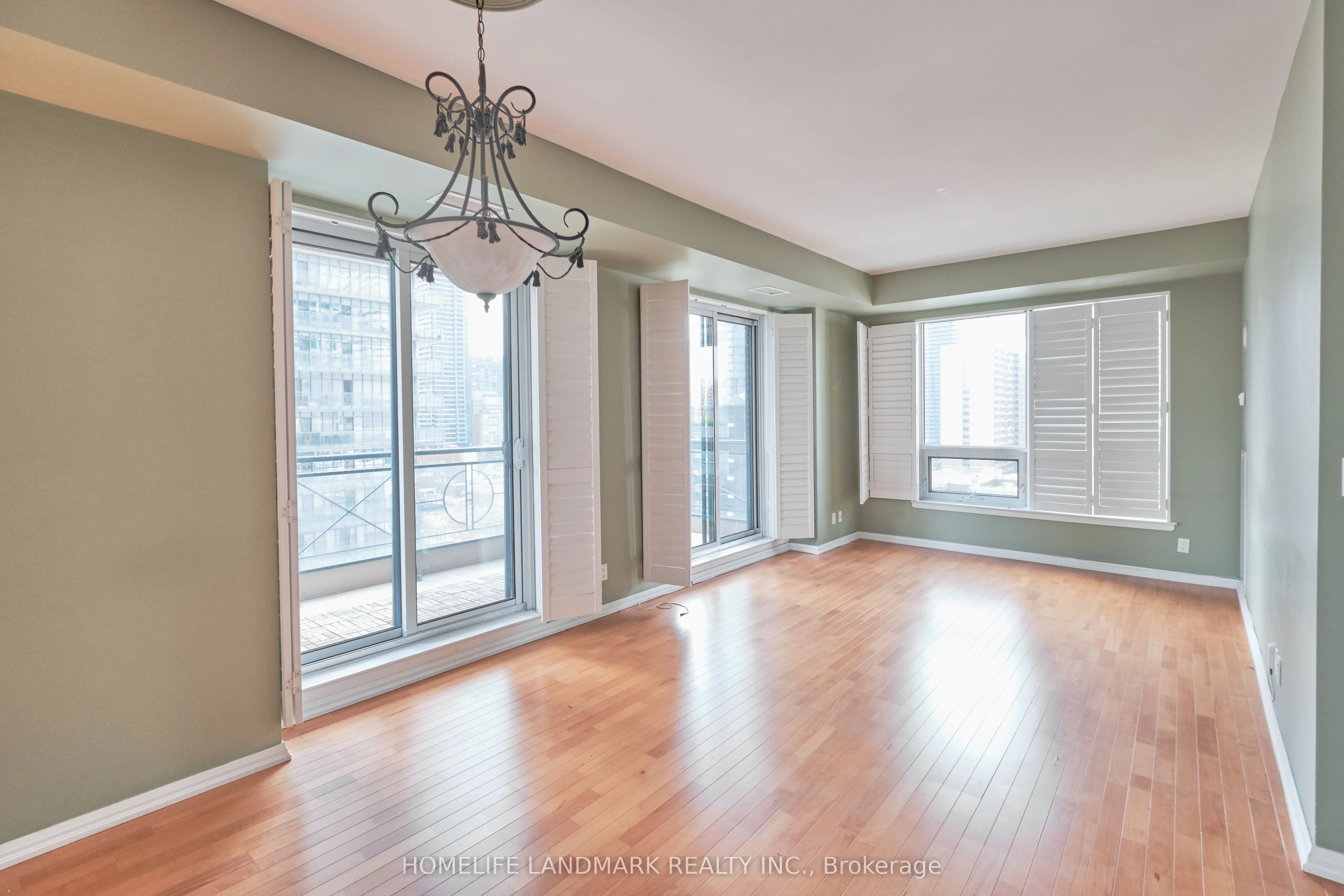 35 Hayden Street 1117, Toronto C08, On M4y 3c3