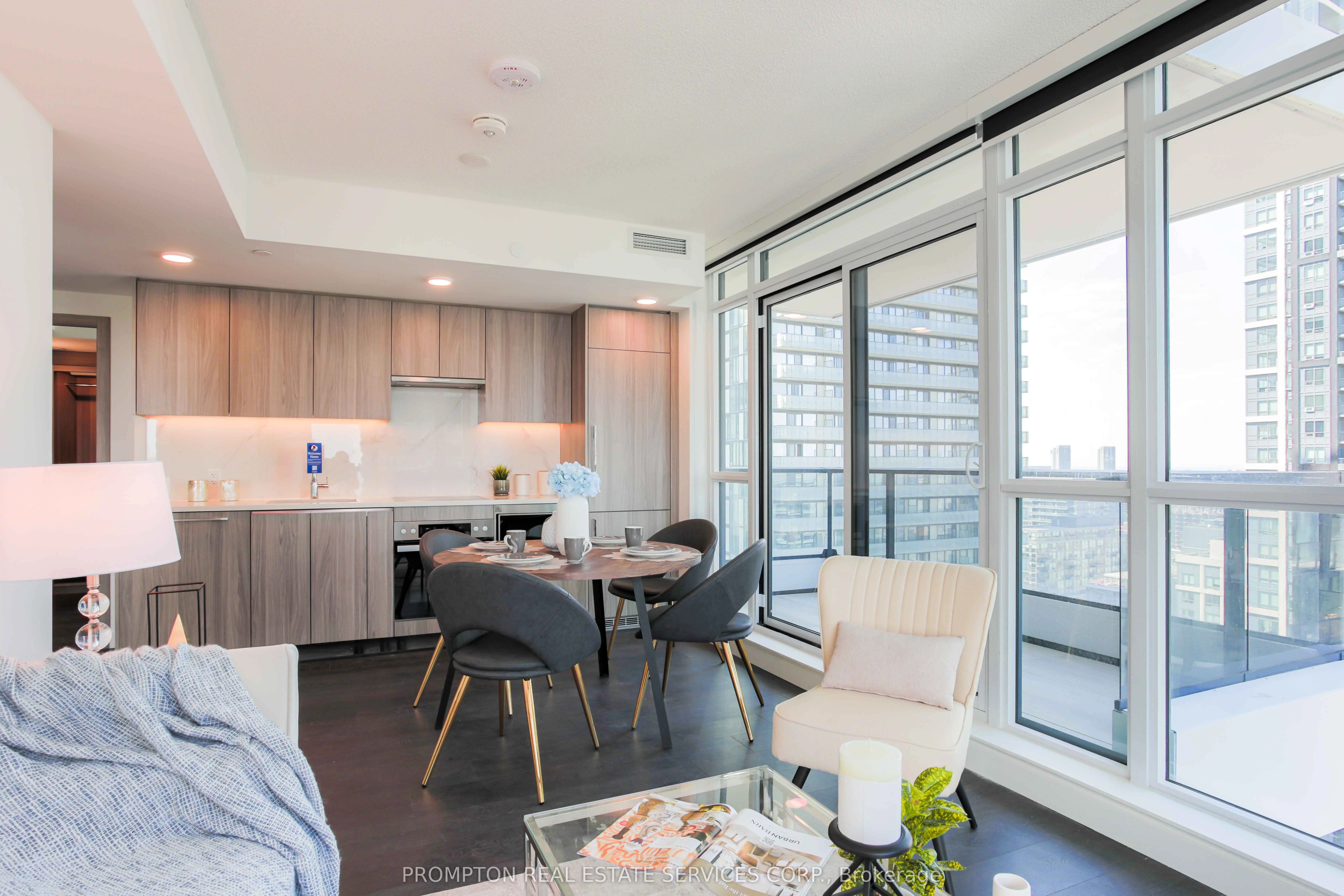 38 Widmer Street 2911, Toronto C01, On M5v 0p7