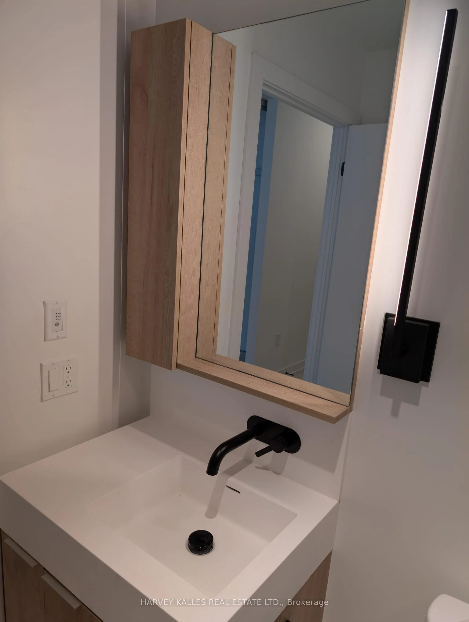 117 Broadway Avenue 1606, Toronto C10, ON M4P 1V3