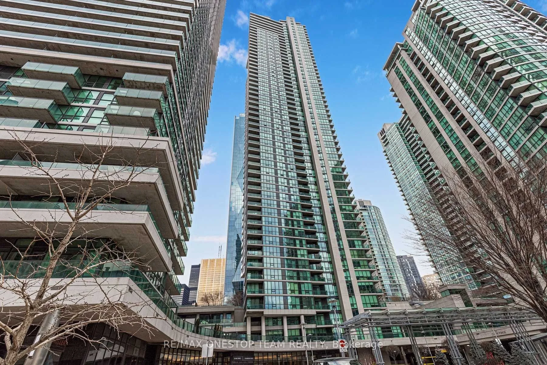 18 Harbour Street 3305, Toronto C01, On M5j 2z6