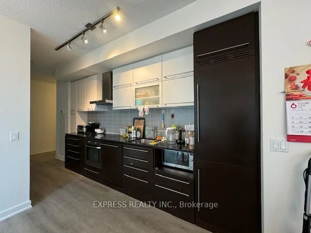 770 Bay Street 912 Br2, Toronto C01, ON M5G 1N6