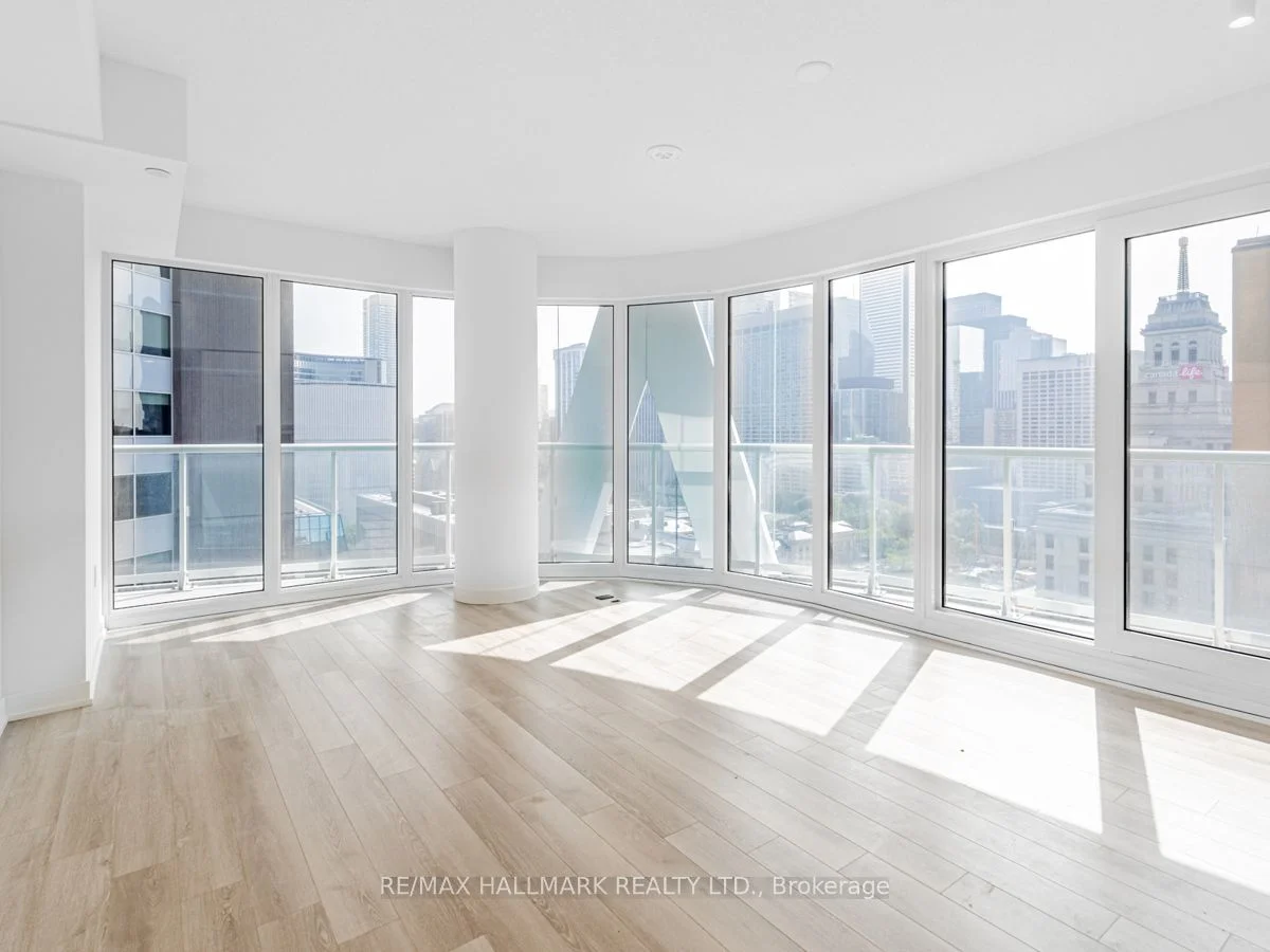 230 Simcoe Street 1530, Toronto C01, ON M5T 1T4