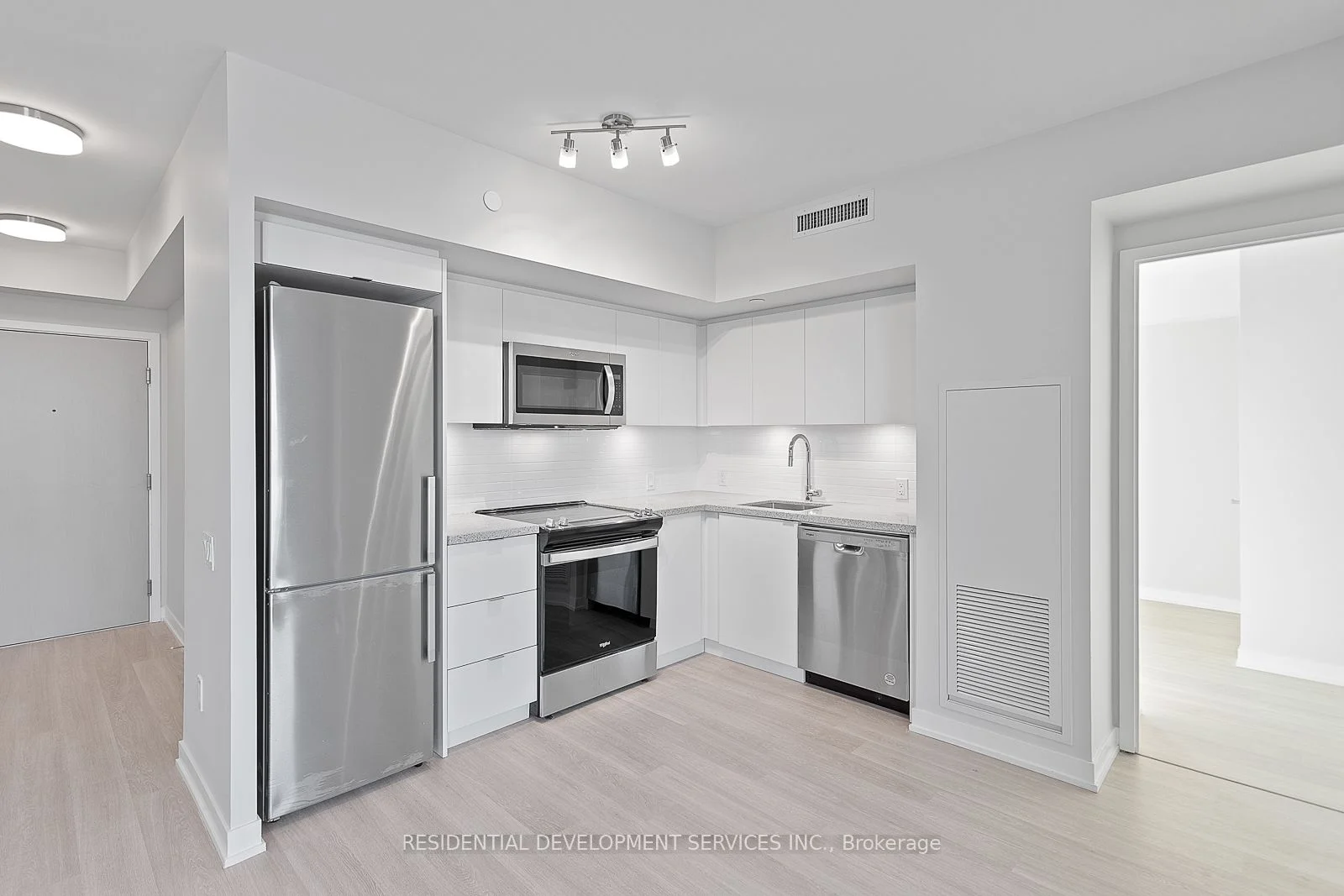 500 Wilson Avenue 924, Toronto C06, ON M3H 5Y9