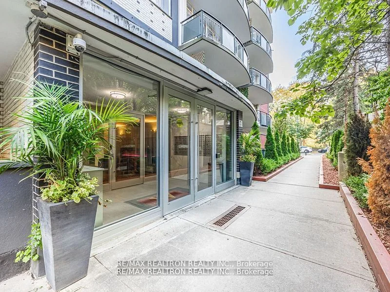 25 Bedford Road 701, Toronto C02, On M5r 2k1