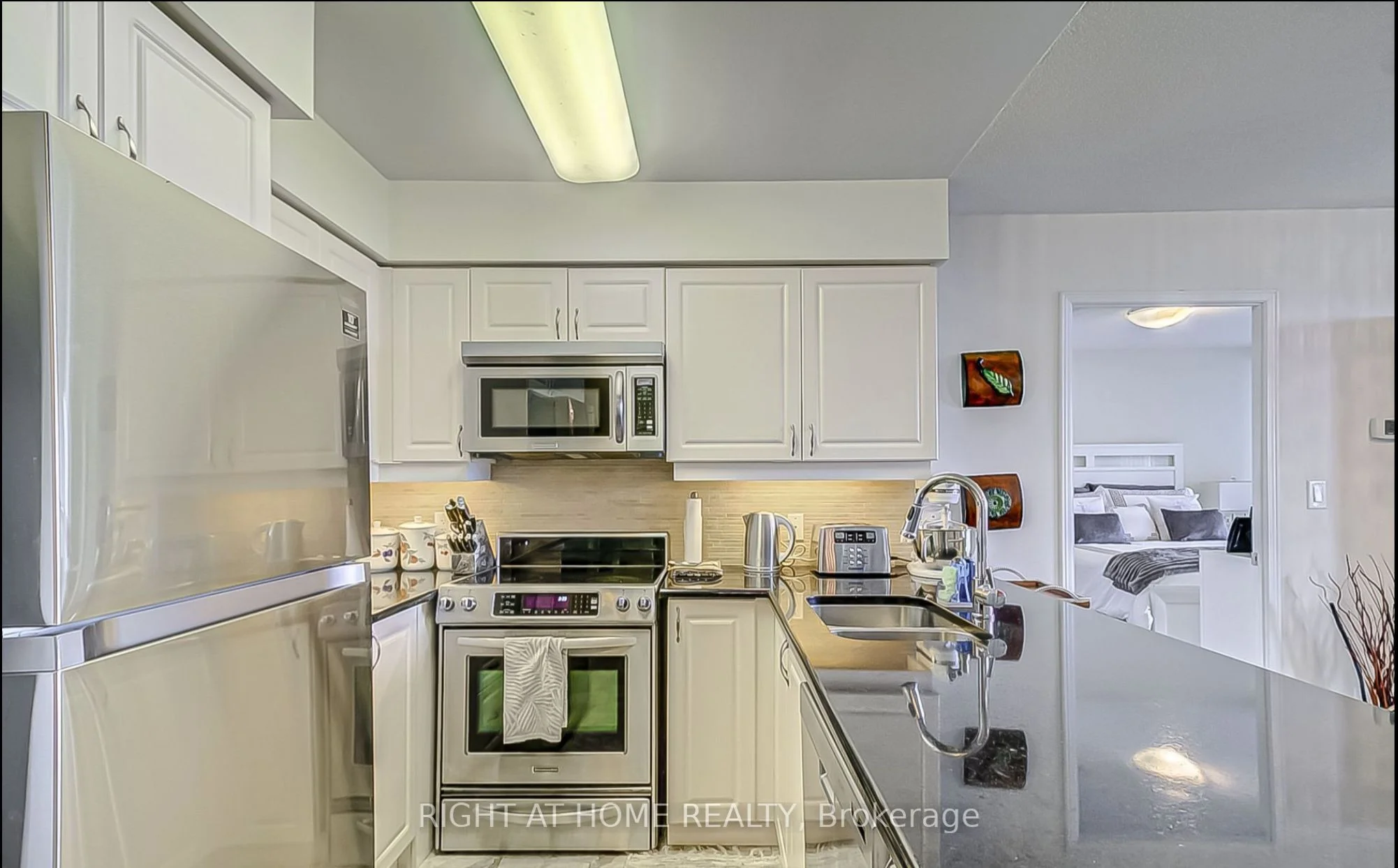 35 Hollywood Avenue 2321, Toronto C14, On M2n 0a9