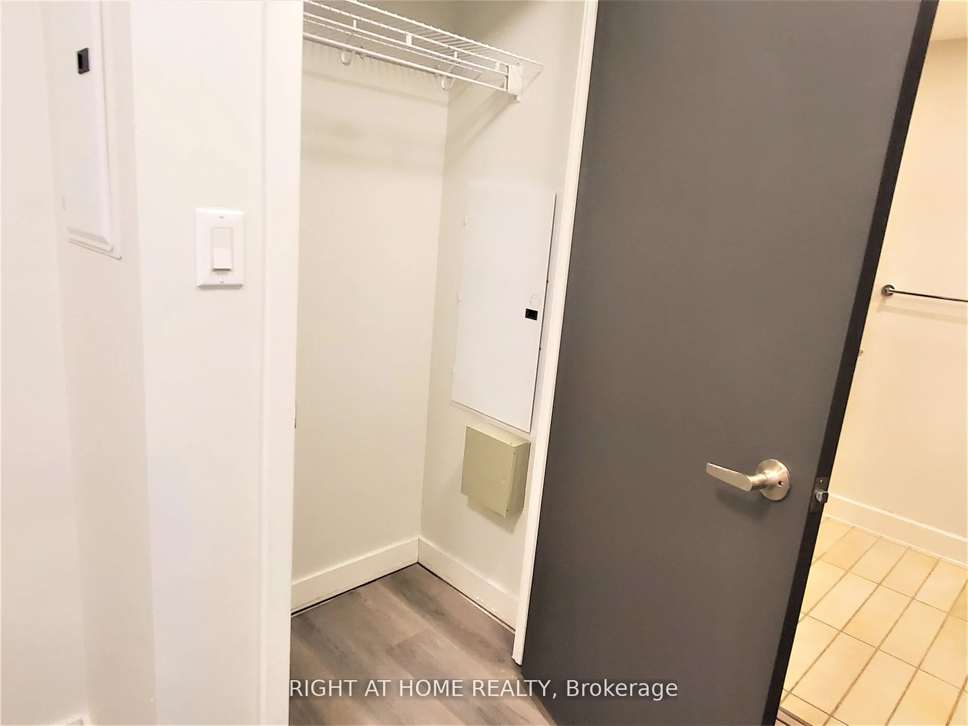 4K Spadina Avenue 911, Toronto C01, ON M5V 3Y9