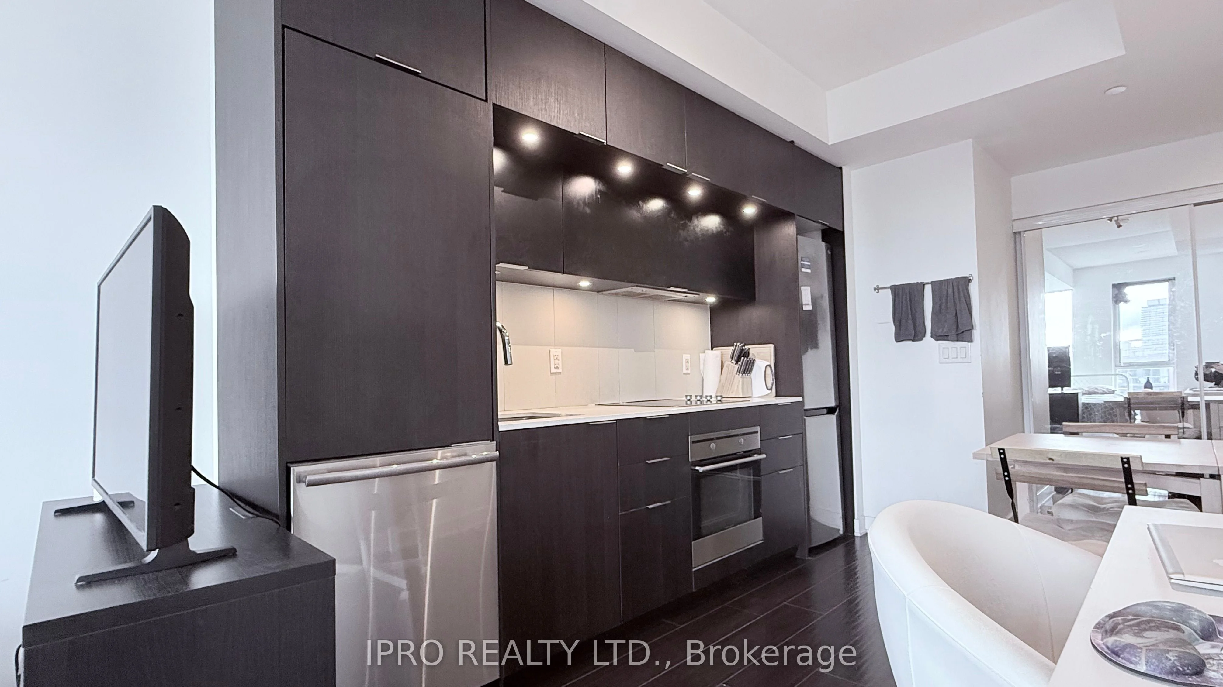 170 Sumach Street 805, Toronto C08, ON M5A 0C3