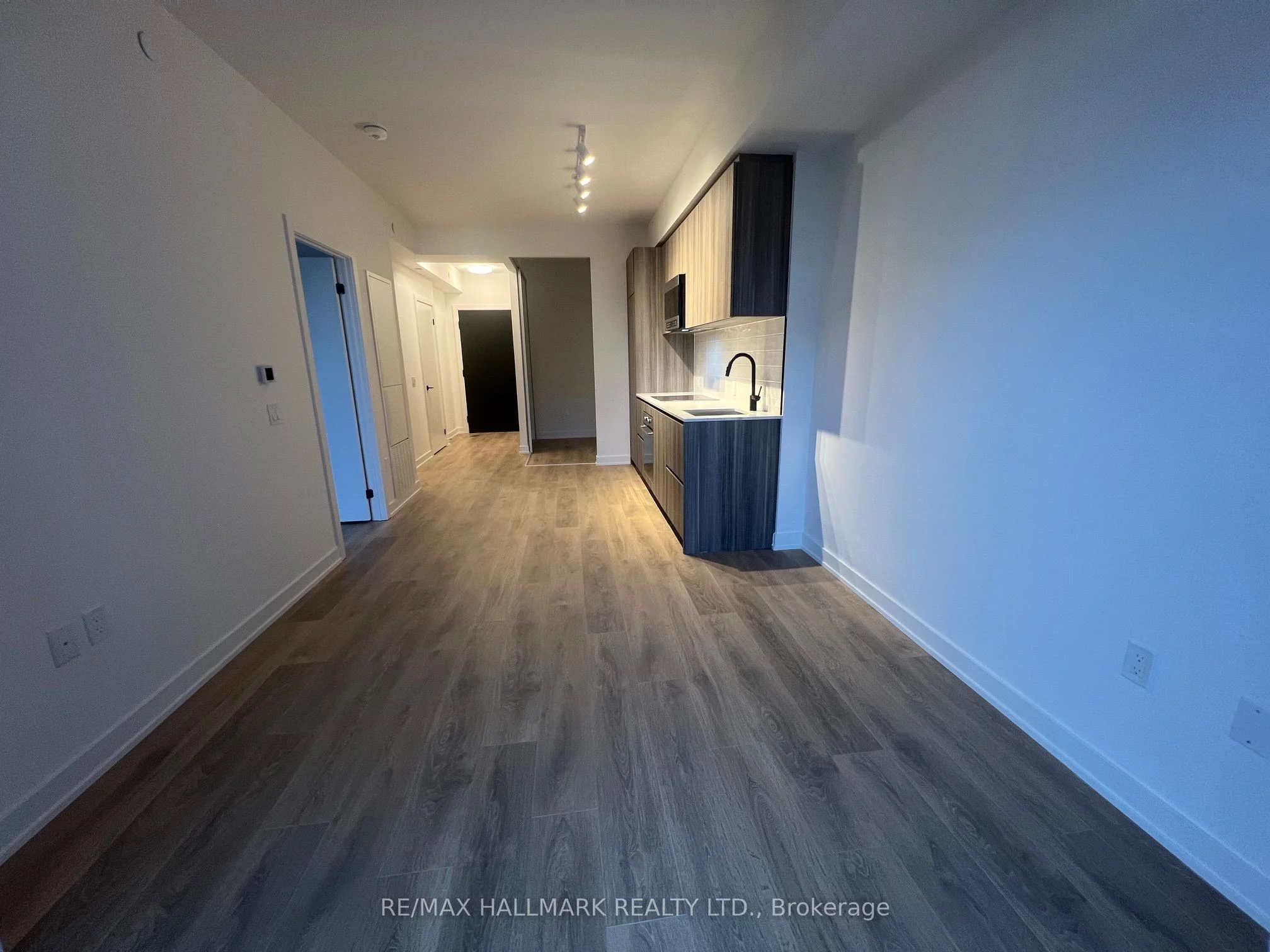 117 Broadway Avenue 1108, Toronto C10, ON M4P 1V3