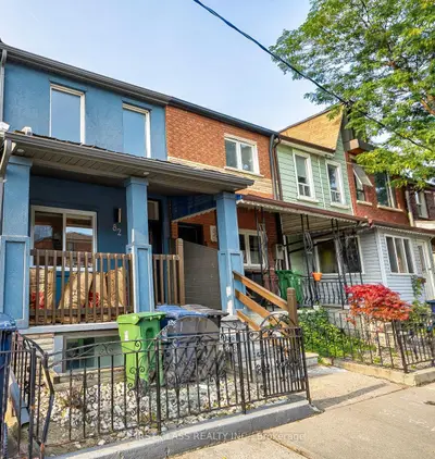 82 Wolseley Street, Toronto C01, On M5t 1a5