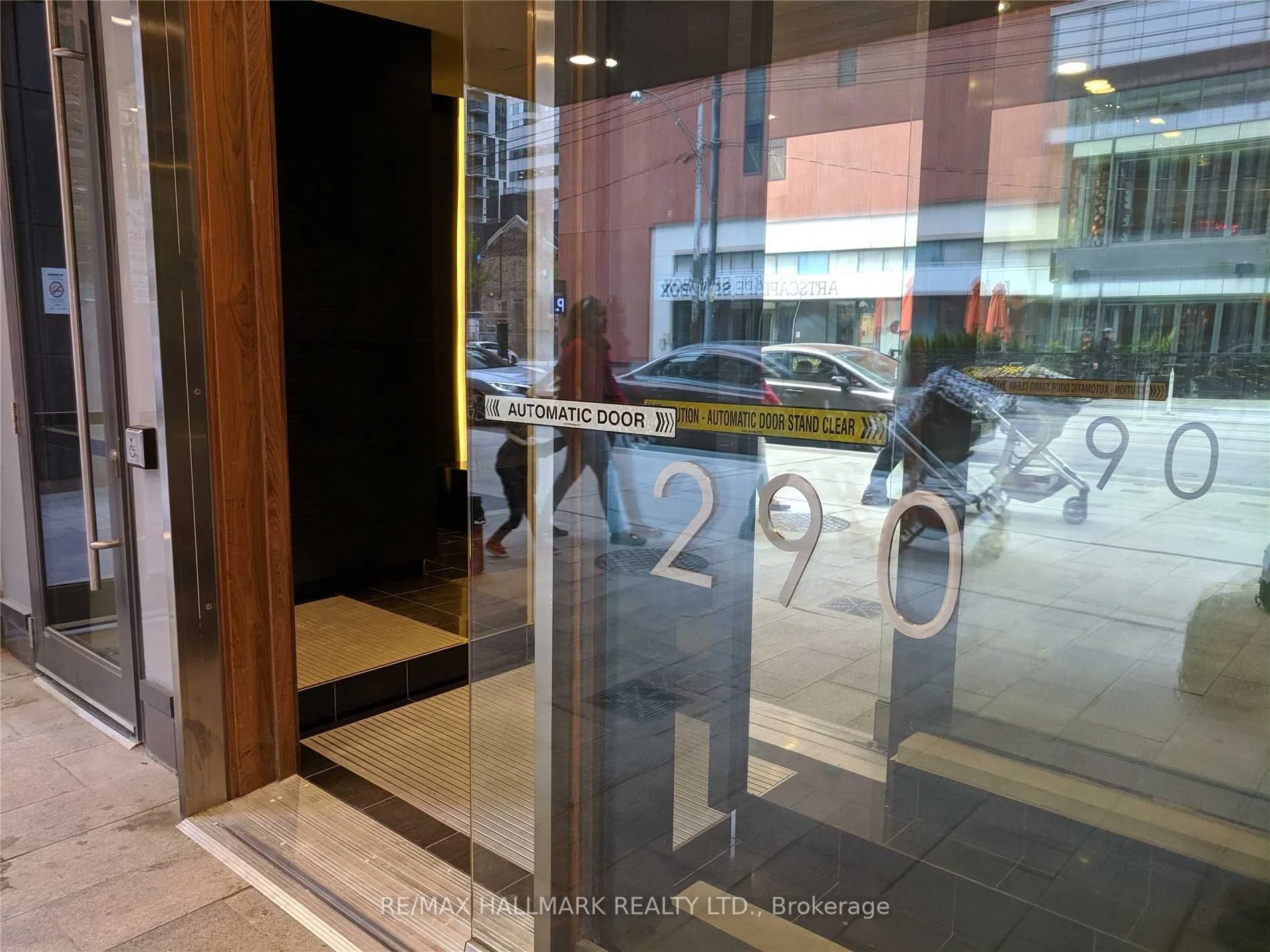 290 Adelaide Street W 2403, Toronto C01, On M5v 1p6