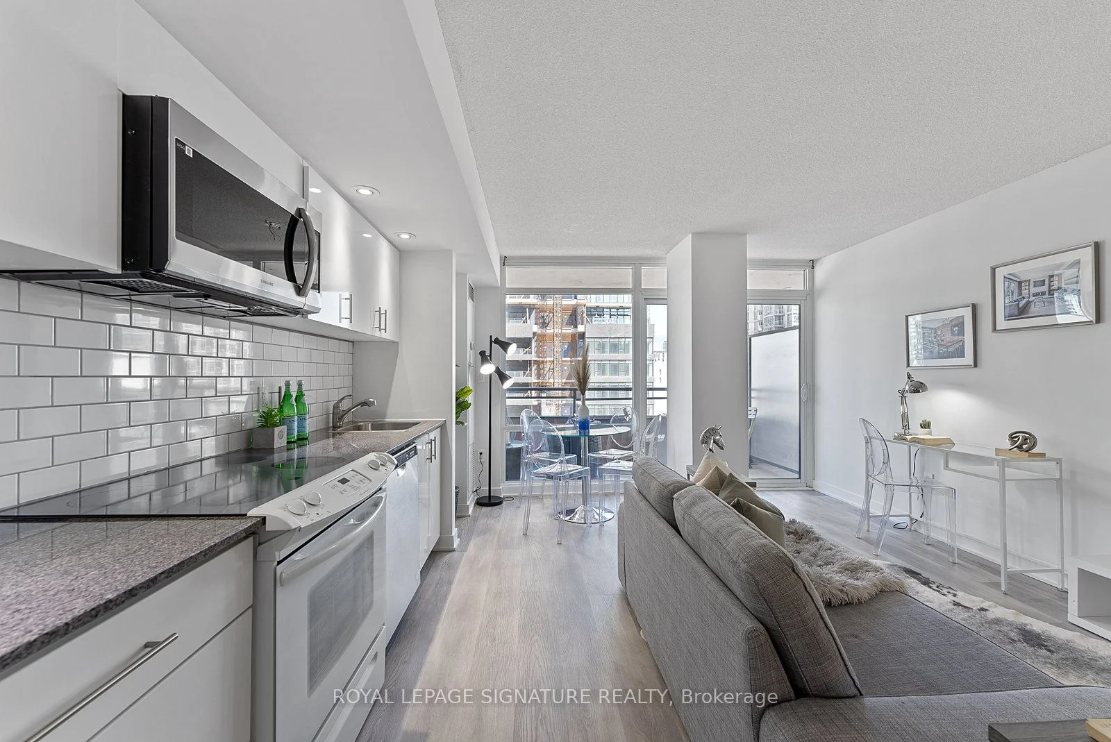 4K Spadina Avenue 917, Toronto C01, ON M5V 3Y6
