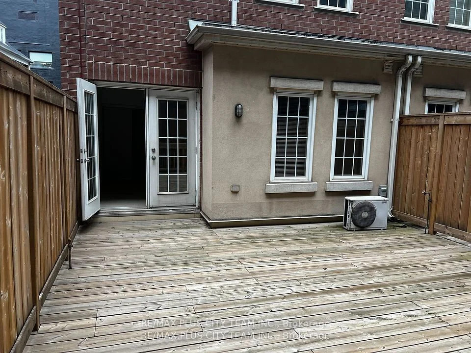11 Niagara Street Th42, Toronto C01, ON M5V 3N9