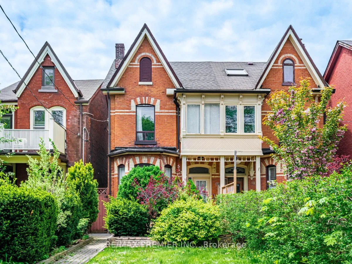 Triplex in Toronto