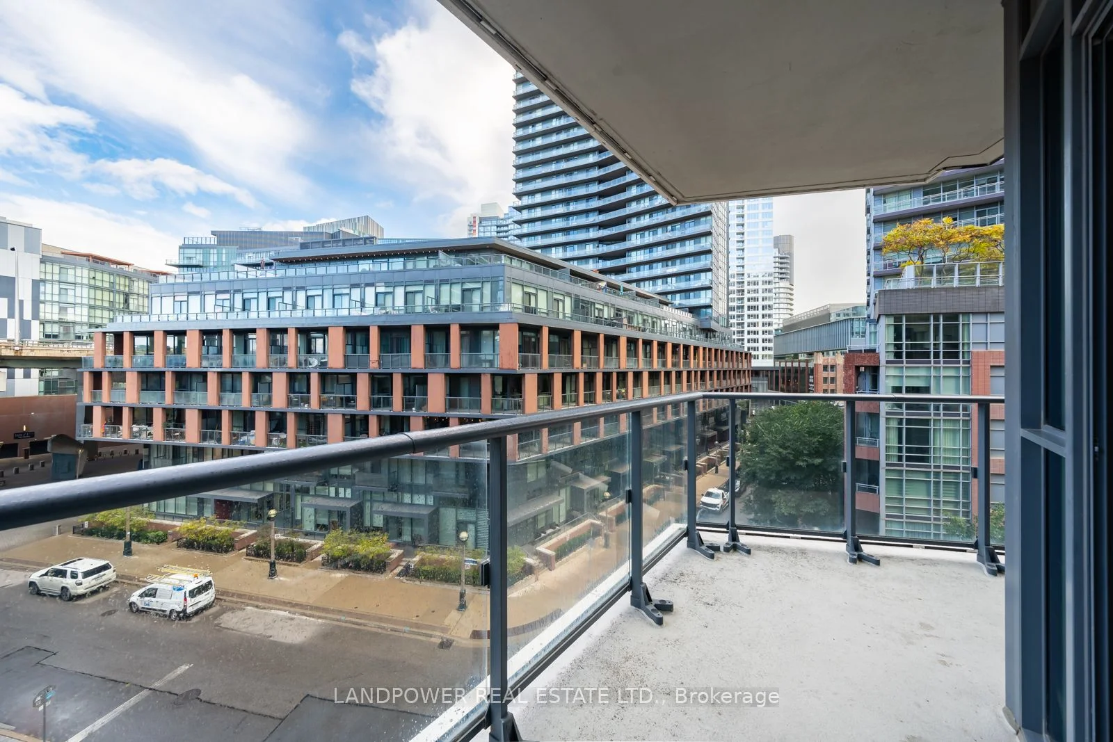 38 Iannuzzi Street 641, Toronto C01, ON M5V 0S2
