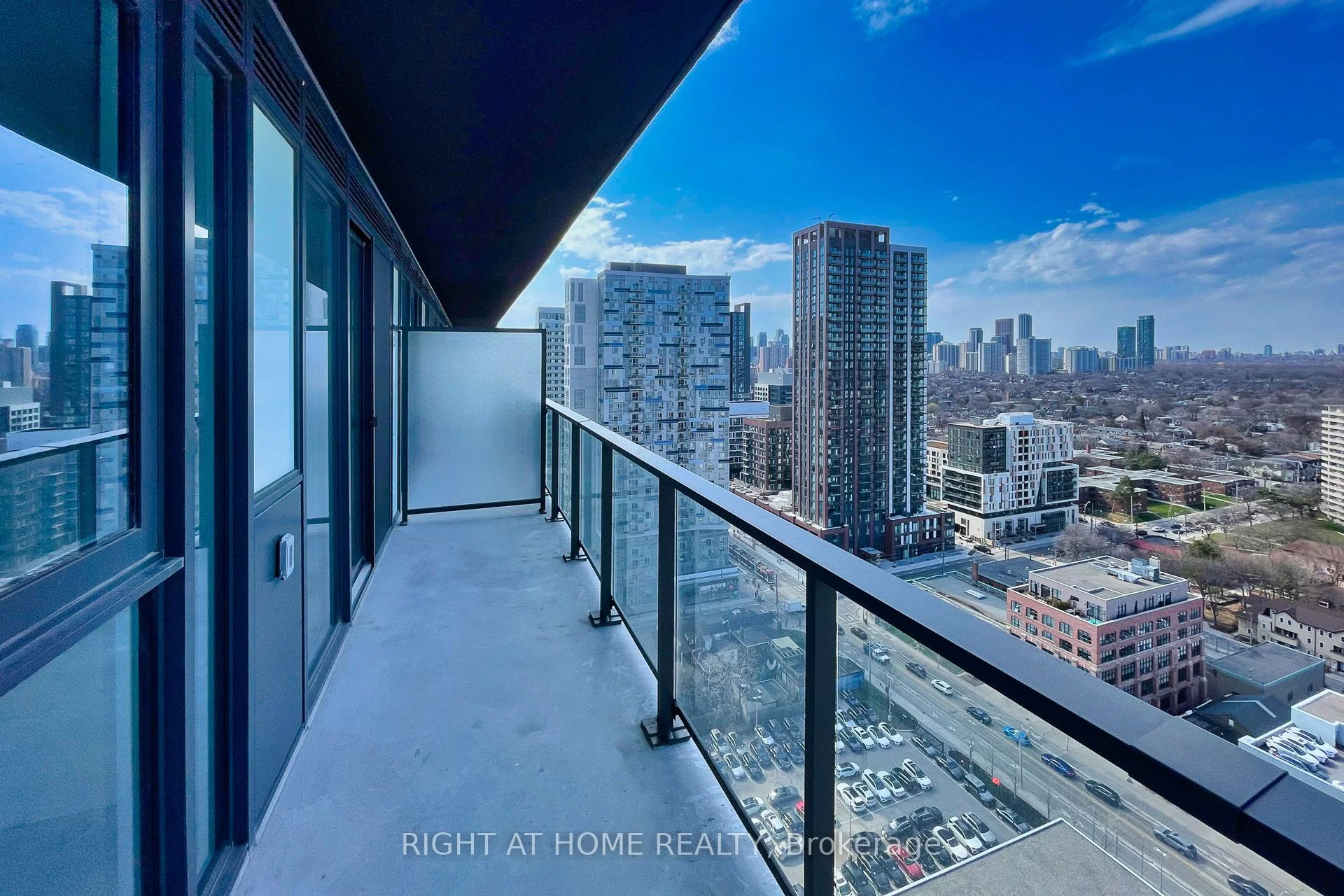5 DEFRIES Street 2211, Toronto C08, ON M5A 0W7
