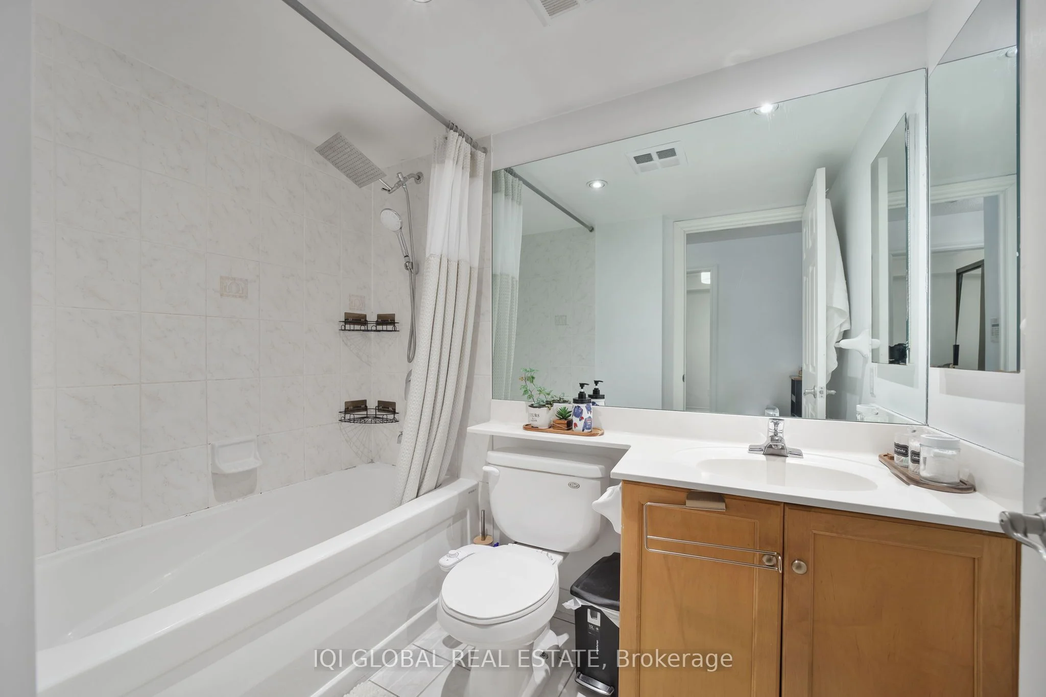 250 Wellington Street W 1133, Toronto C01, ON M5V 3P6