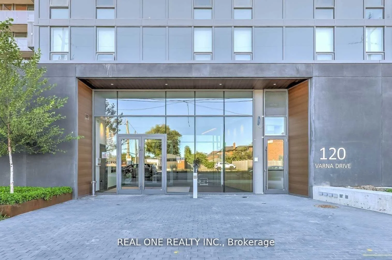120 Varna Drive 915, Toronto C04, On M6a 0b3