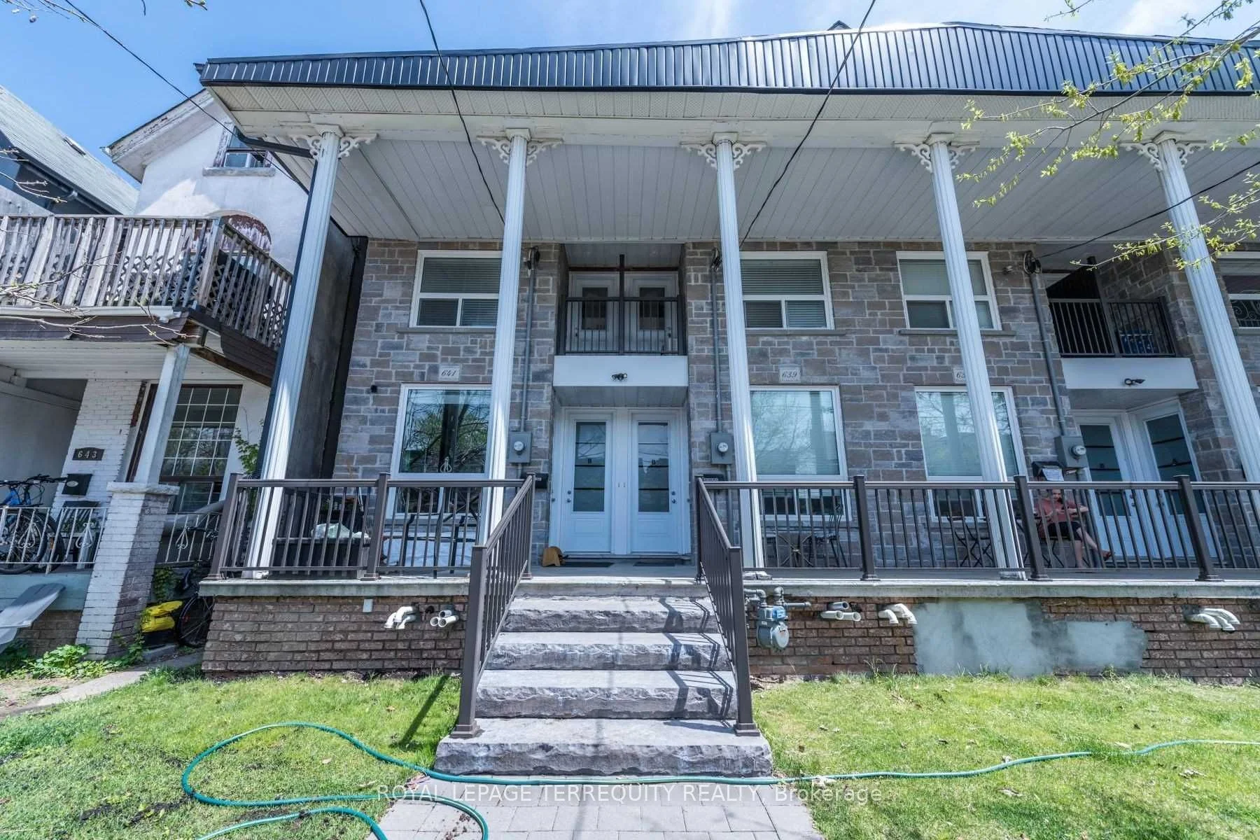 Att/Row/Townhouse in Toronto