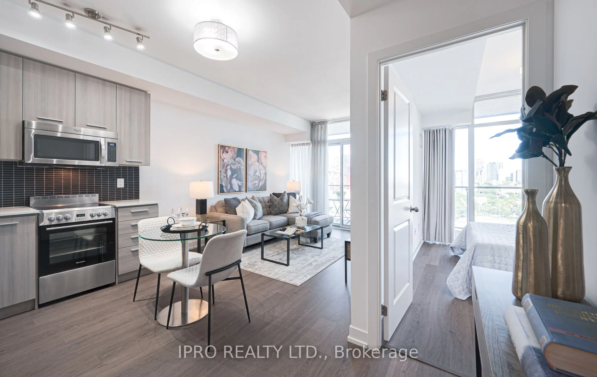 105 George Street 1602, Toronto C08, On M5a 0l4