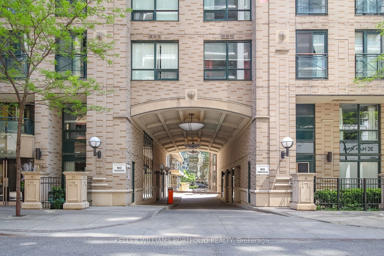35 Hayden Street 413, Toronto C08, On M4y 3c3