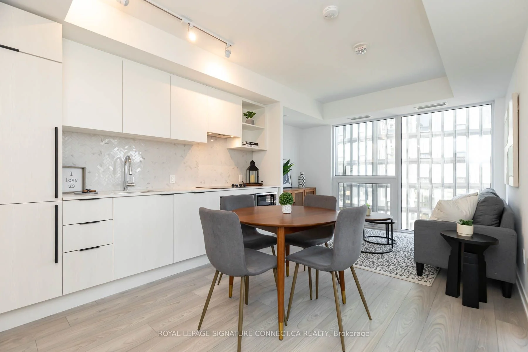 82 Dalhousie Street 2307, Toronto C08, On M5b 0c5