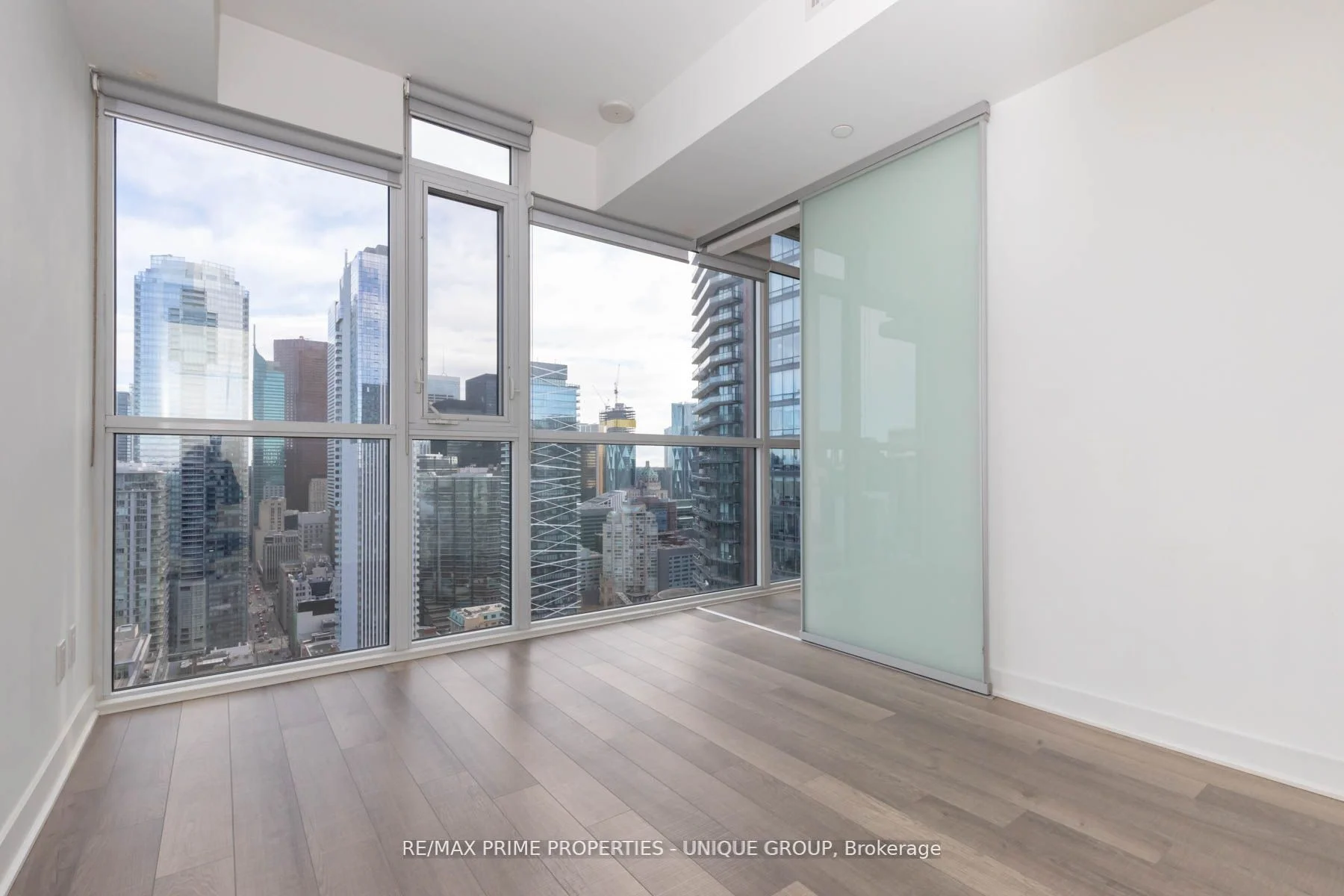 290 Adelaide Street 3510, Toronto C01, ON M5V 1P6