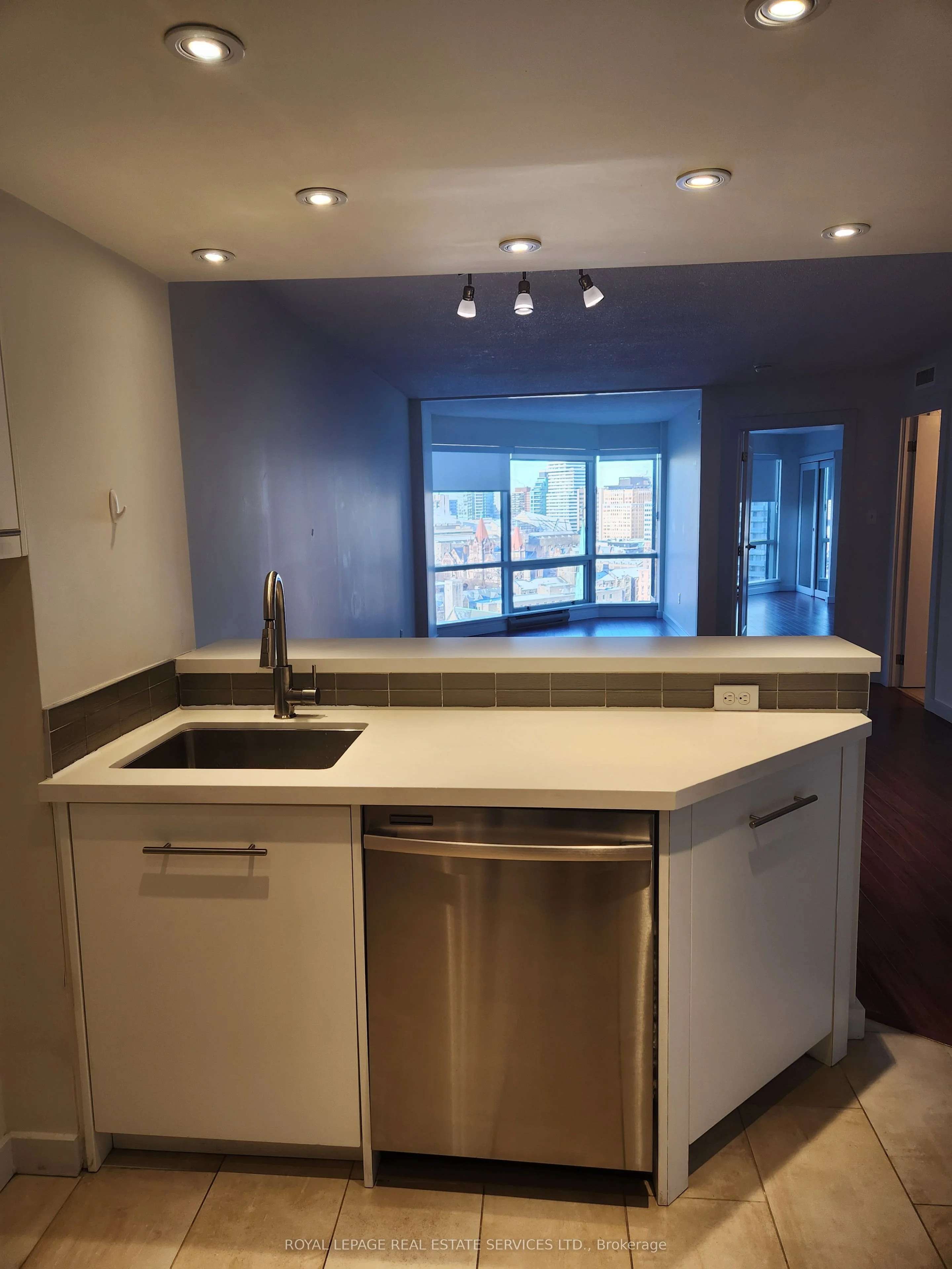 1001 Bay Street 1818, Toronto C01, ON M5S 3A6