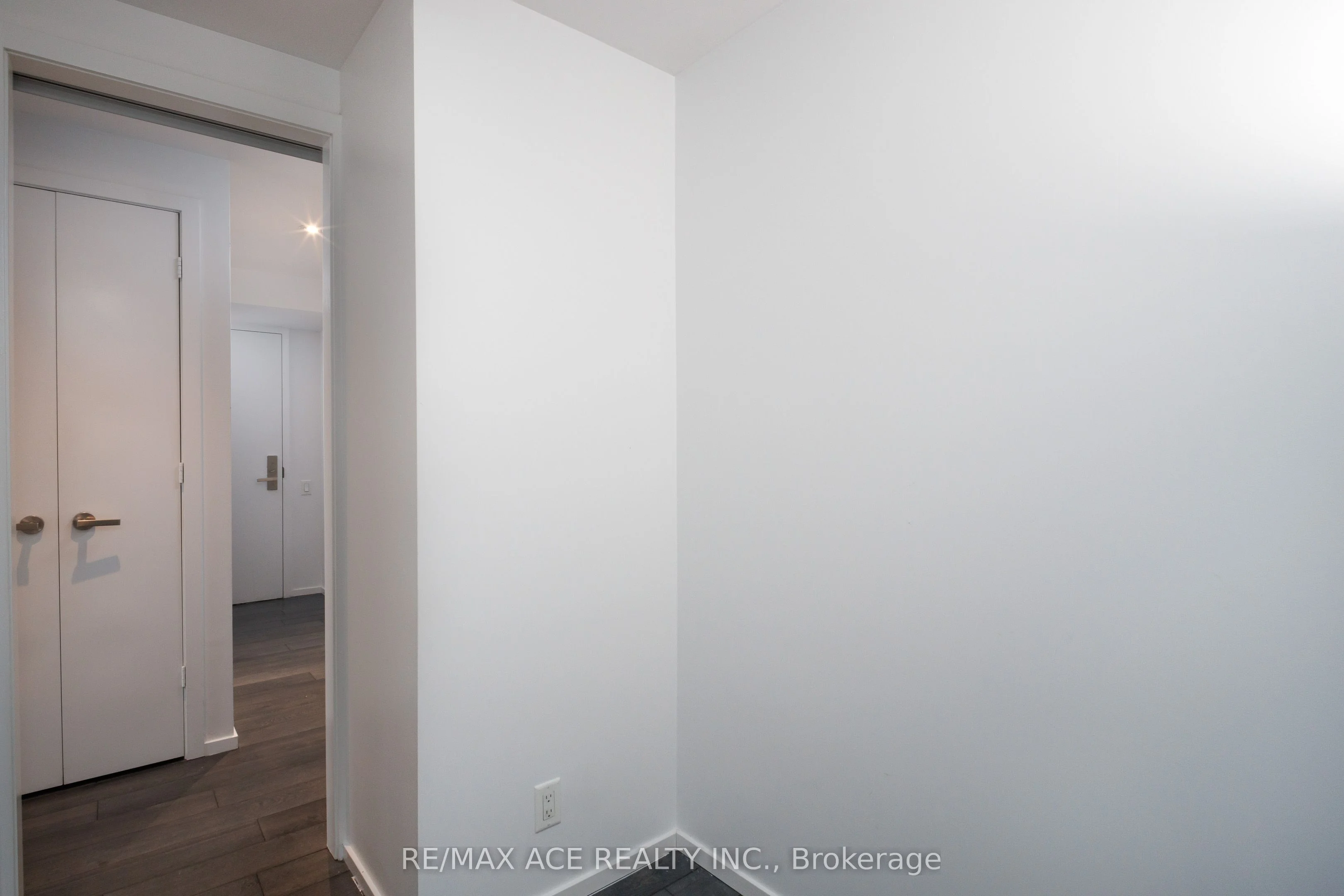 5 St Joseph Street 3010, Toronto C01, ON M4Y 1Z3