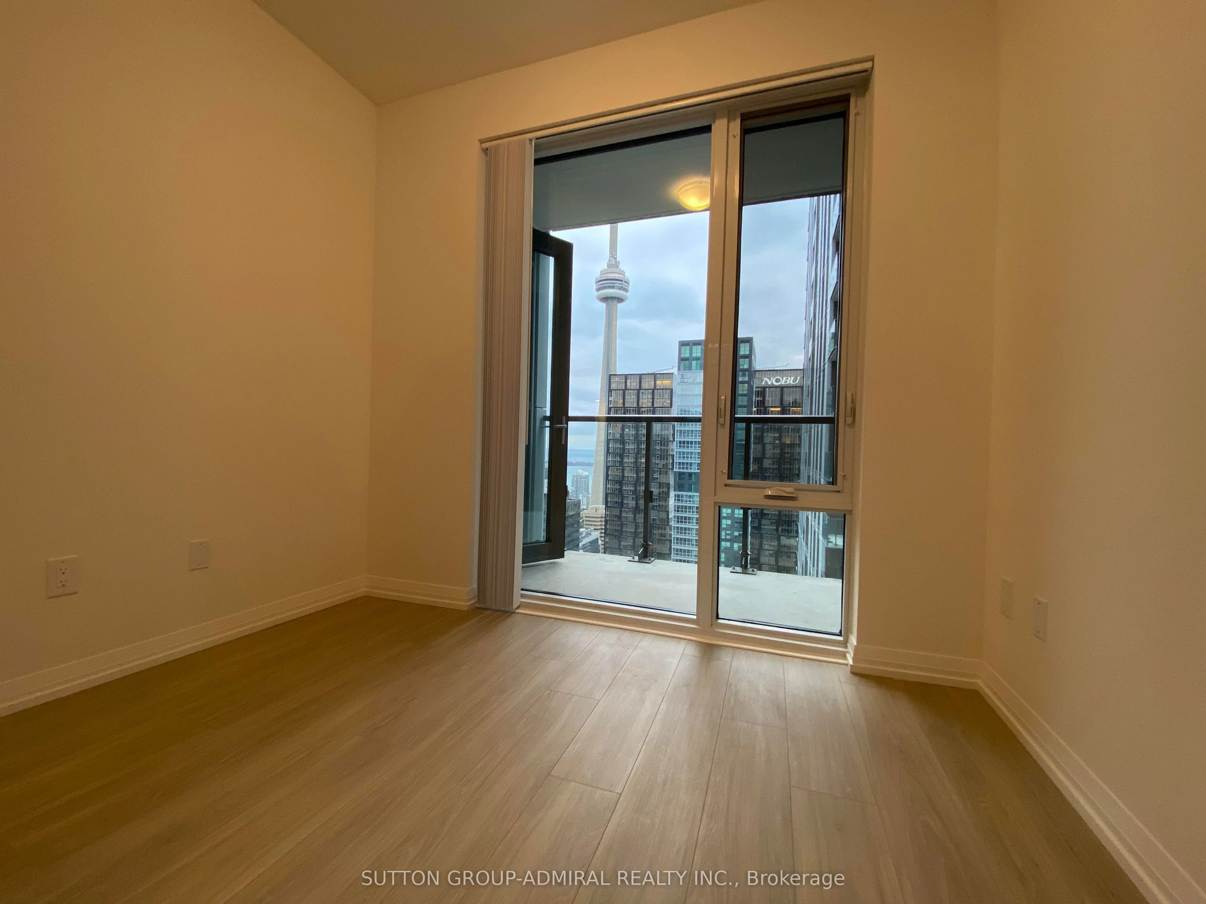 28 Widmer Street 4329, Toronto C01, ON M5V 0T2