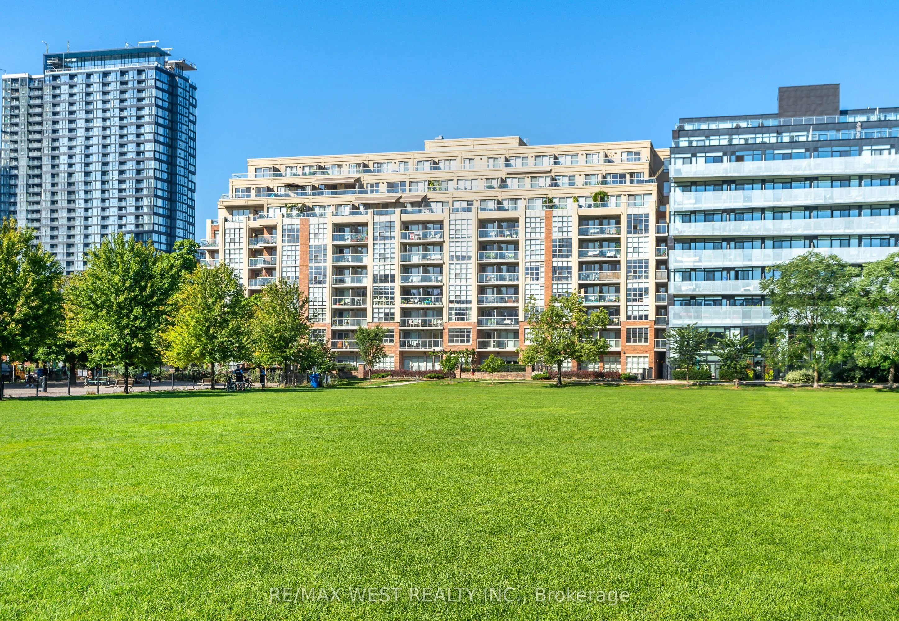 Condo Apartment in Toronto