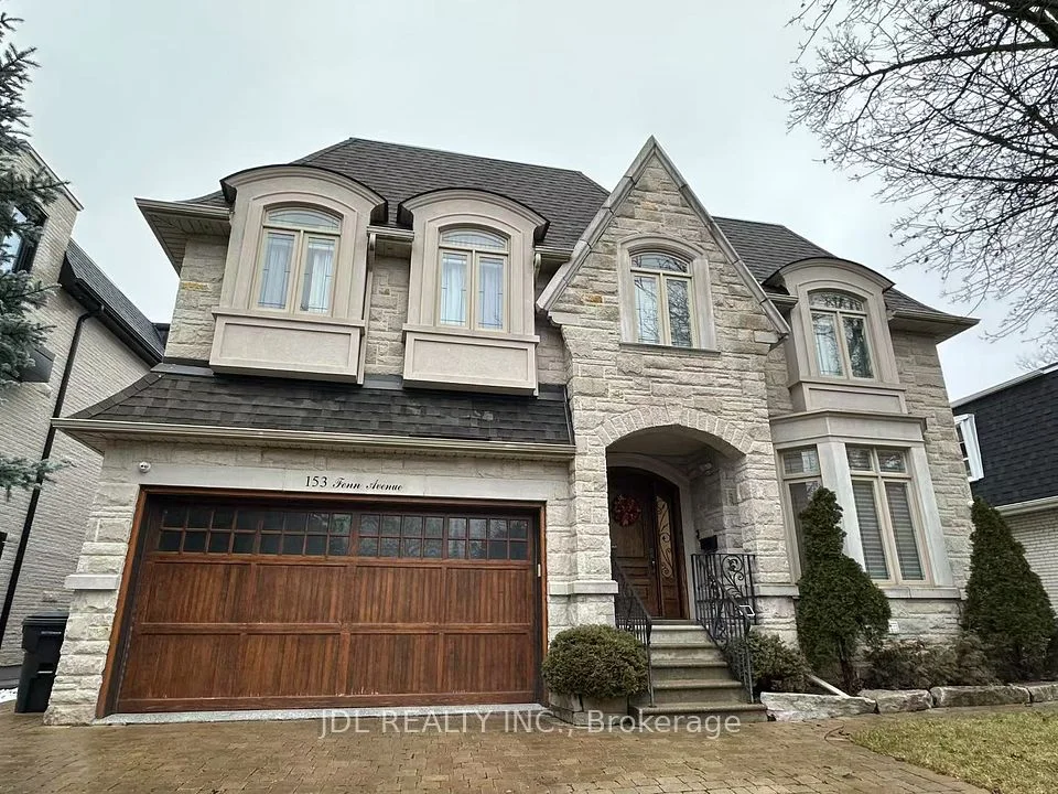 153 Fenn Avenue Rm201, Toronto C12, ON M2P 1X8