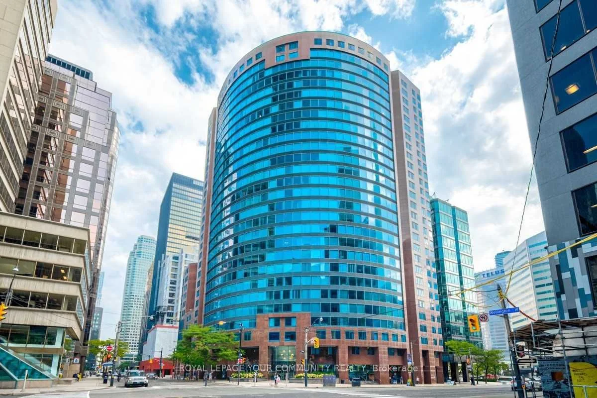 33 University Avenue 1504, Toronto C01, On M5j 2s7