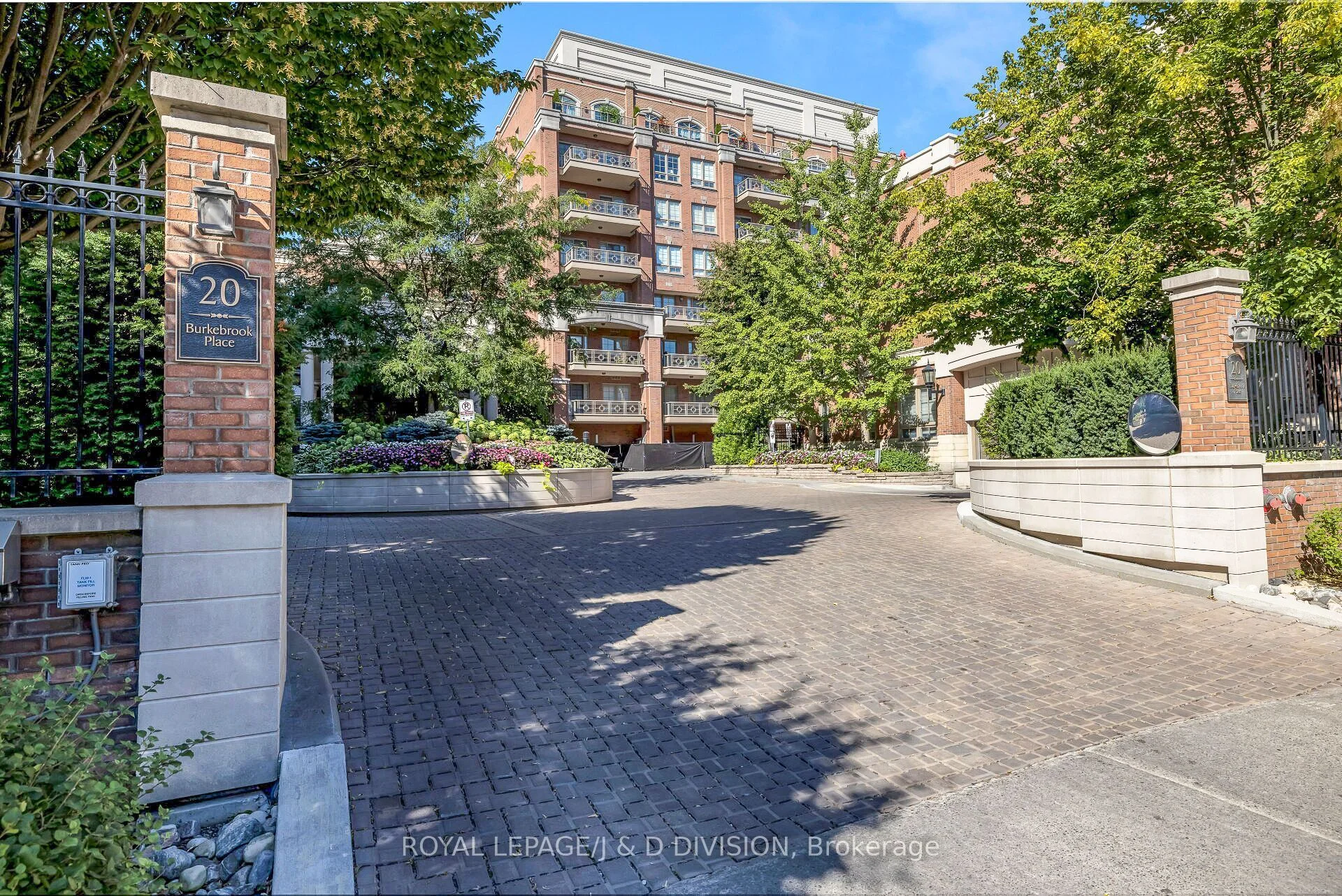 20 Burkebrook Place 426, Toronto C12, On M4g 0a1