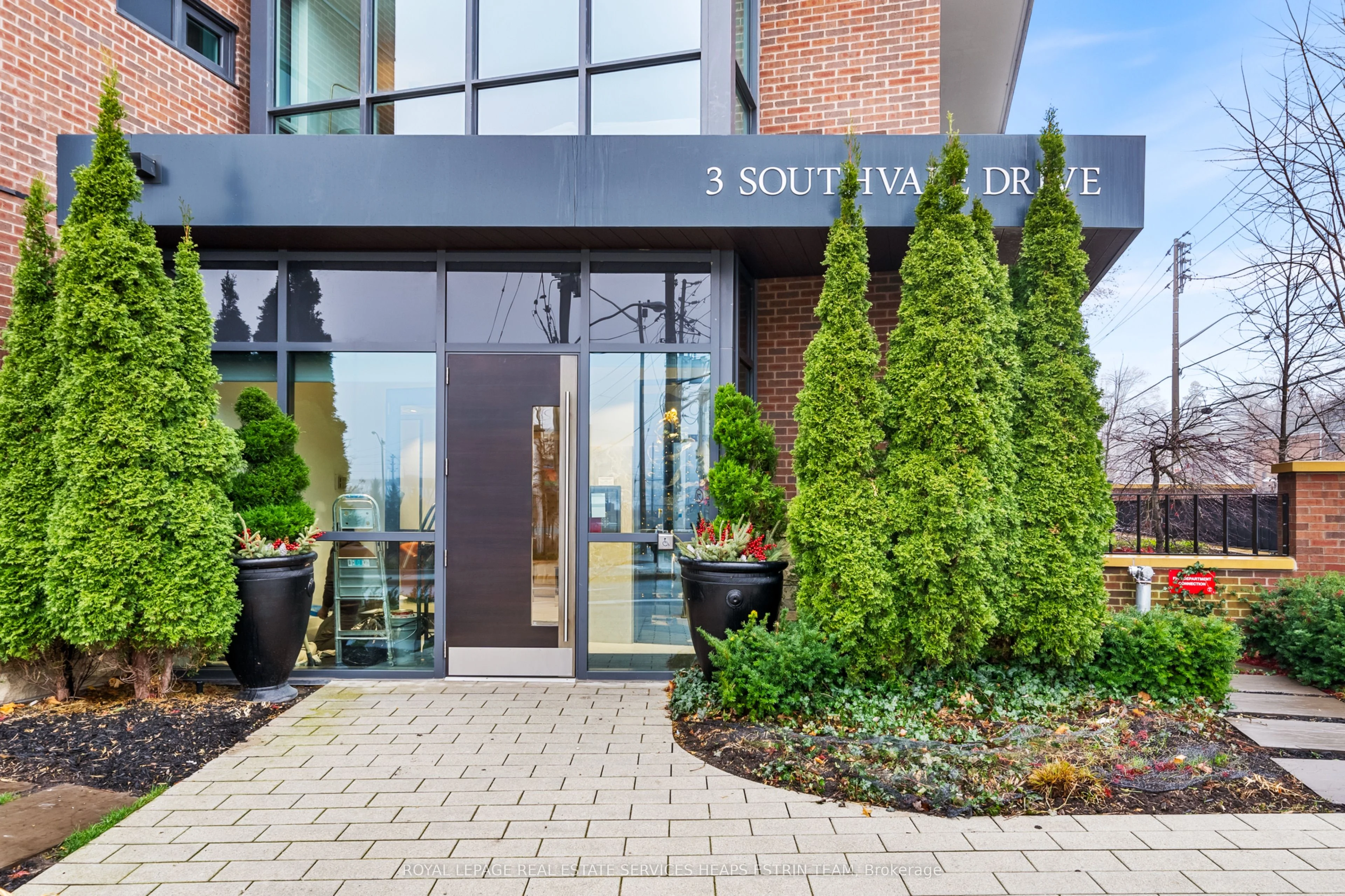 3 Southvale Drive 305, Toronto C11, On M4g 1g1