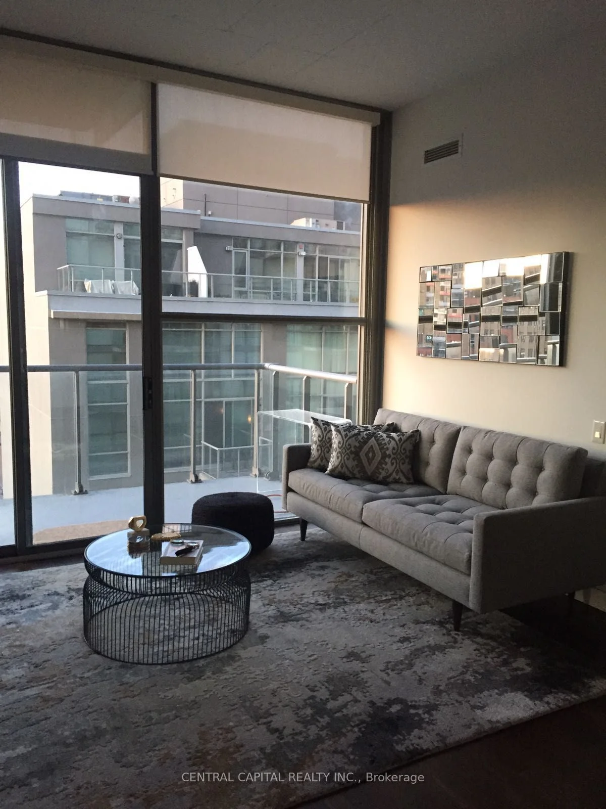 25 Oxley Street 1202, Toronto C01, ON M5V 2J5