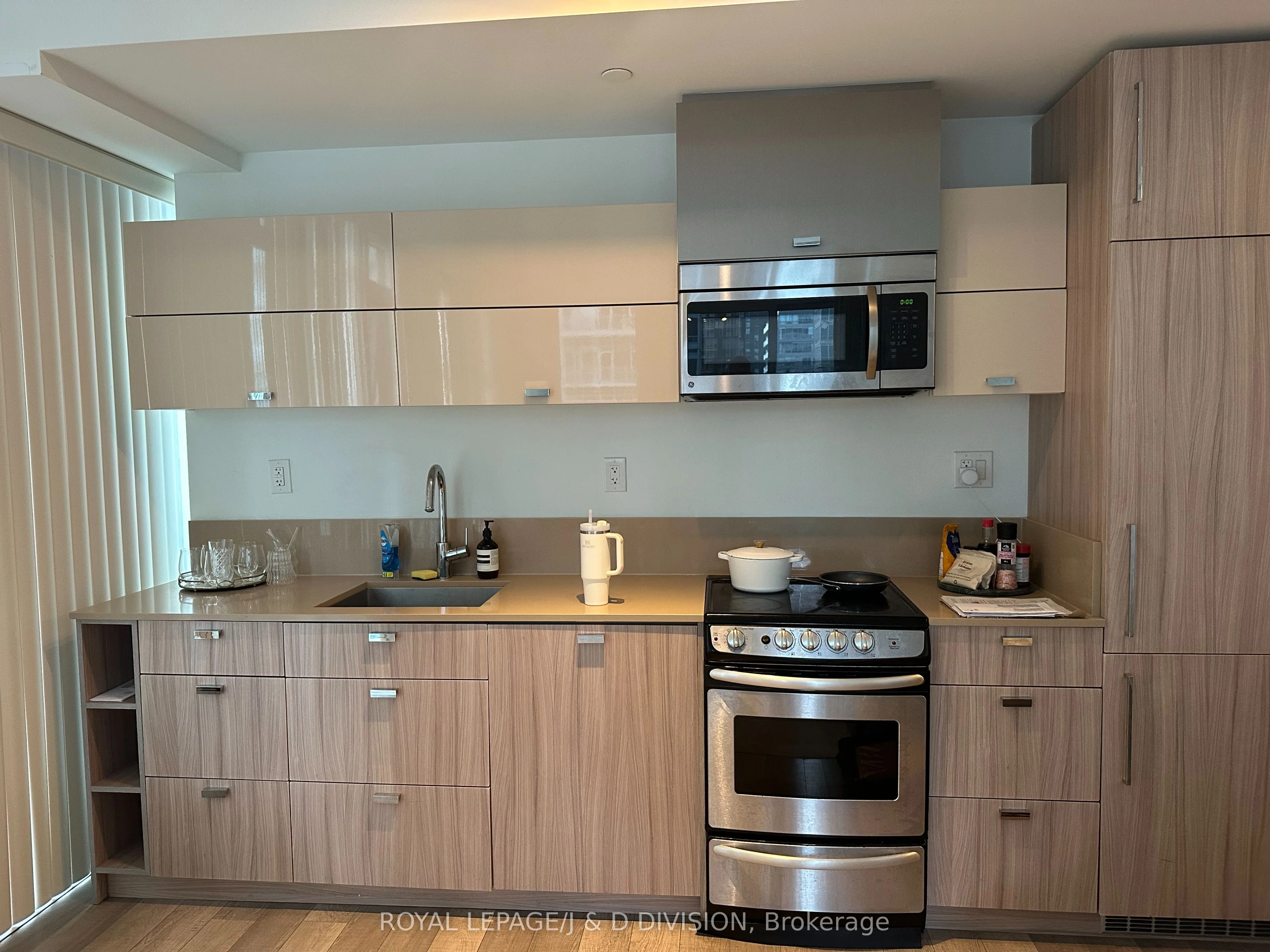 290 Adelaide Street W 2611, Toronto C01, ON M5V 1P6