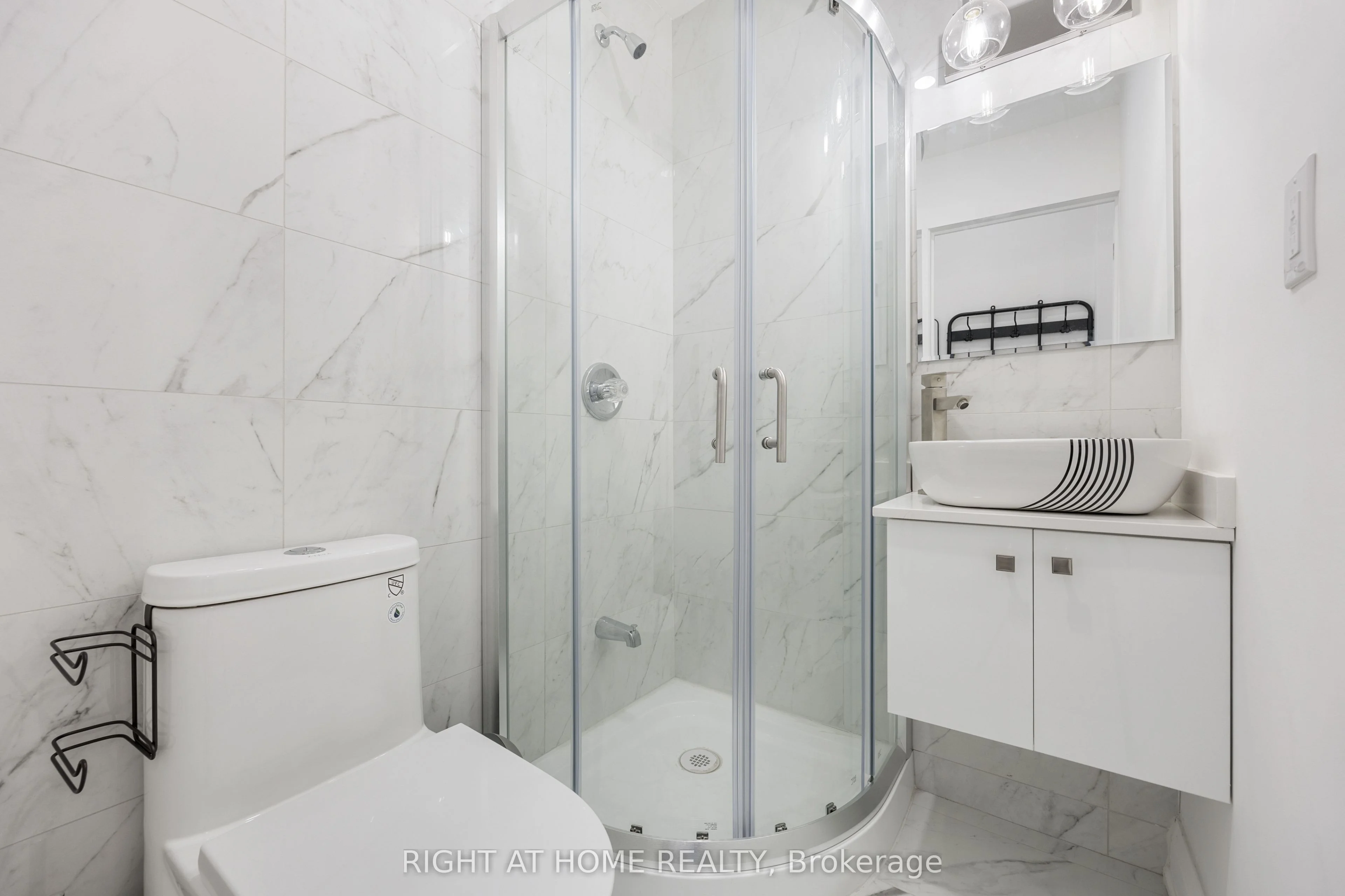 344 Shaw Street Main 1, Toronto C01, ON M6J 2X3