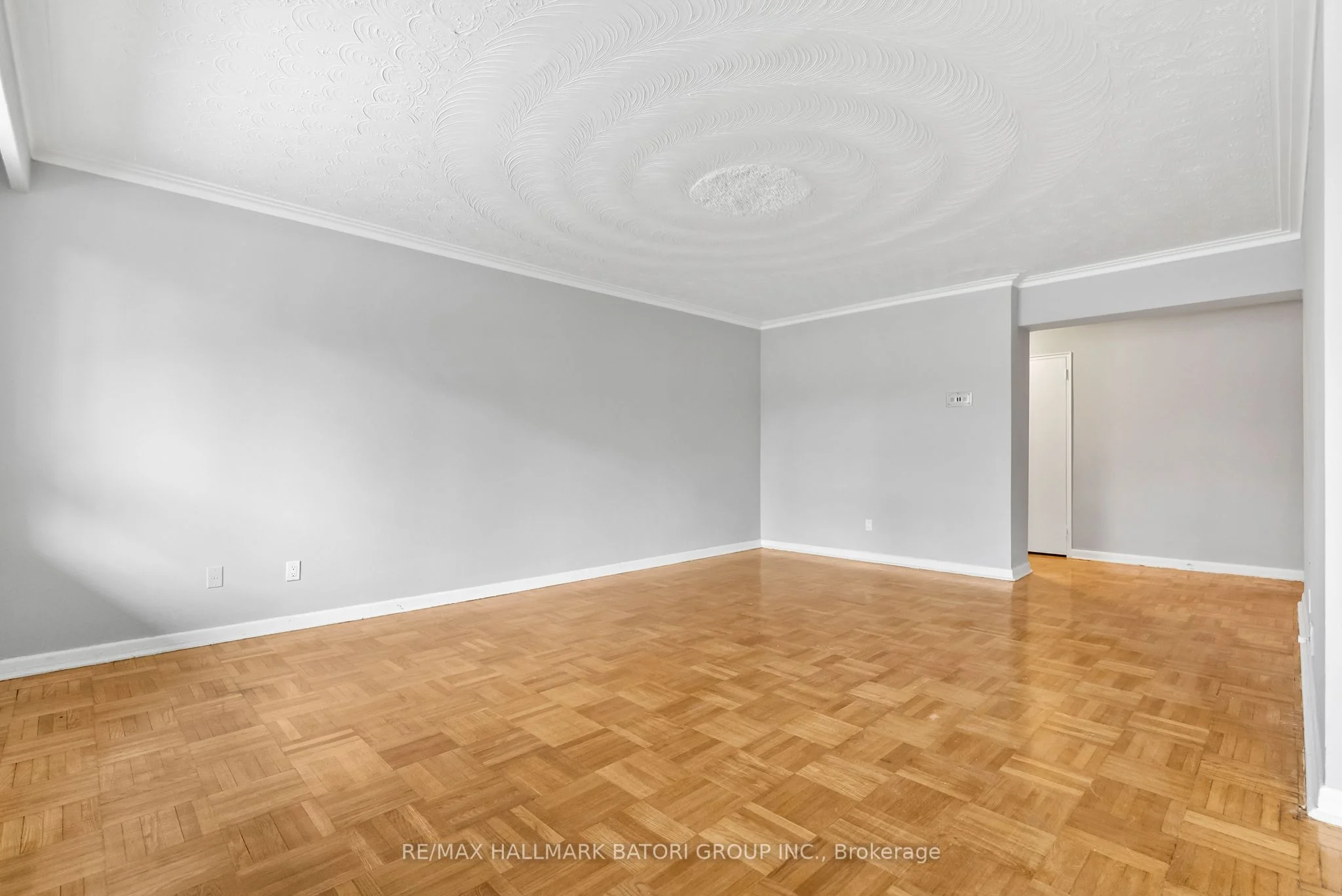 221 Russell Hill Road 103, Toronto C02, ON M4V 2S9