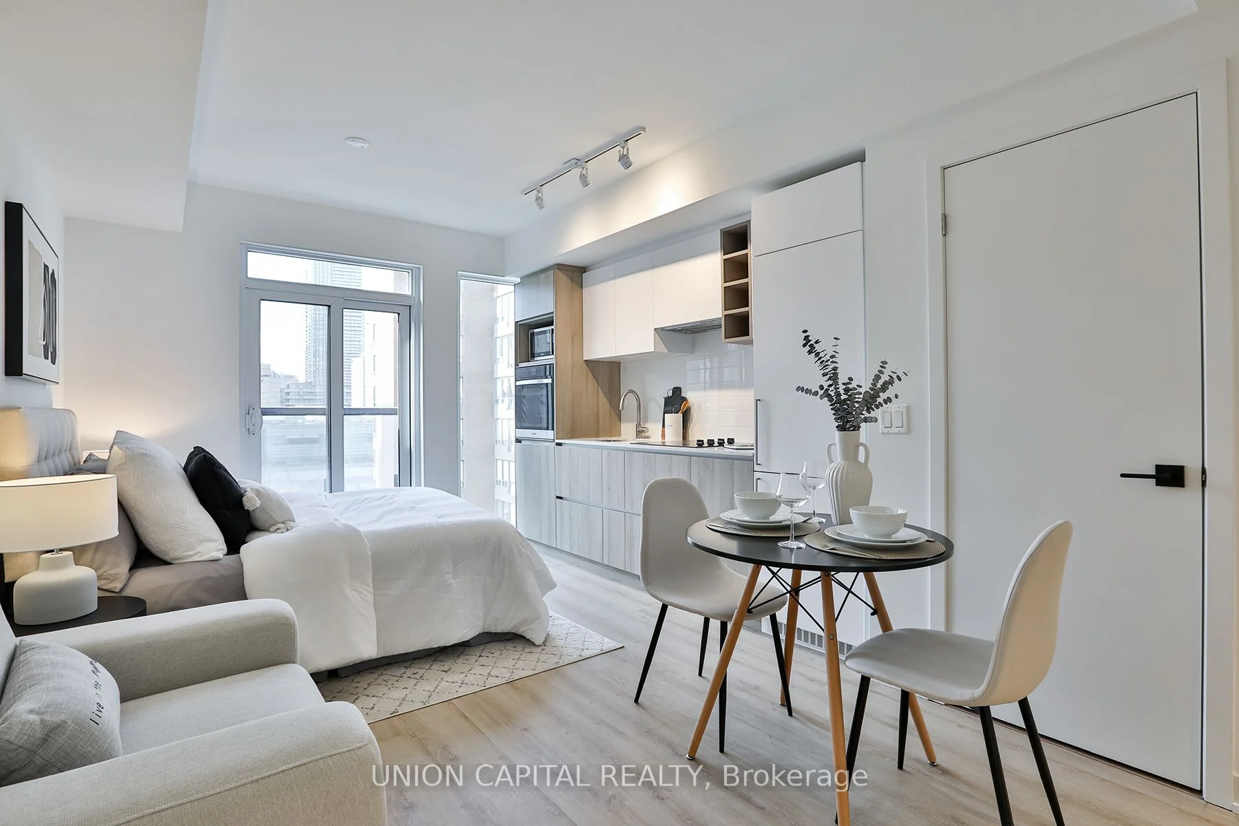 319 Jarvis Street 803, Toronto C08, On M5b 0c8