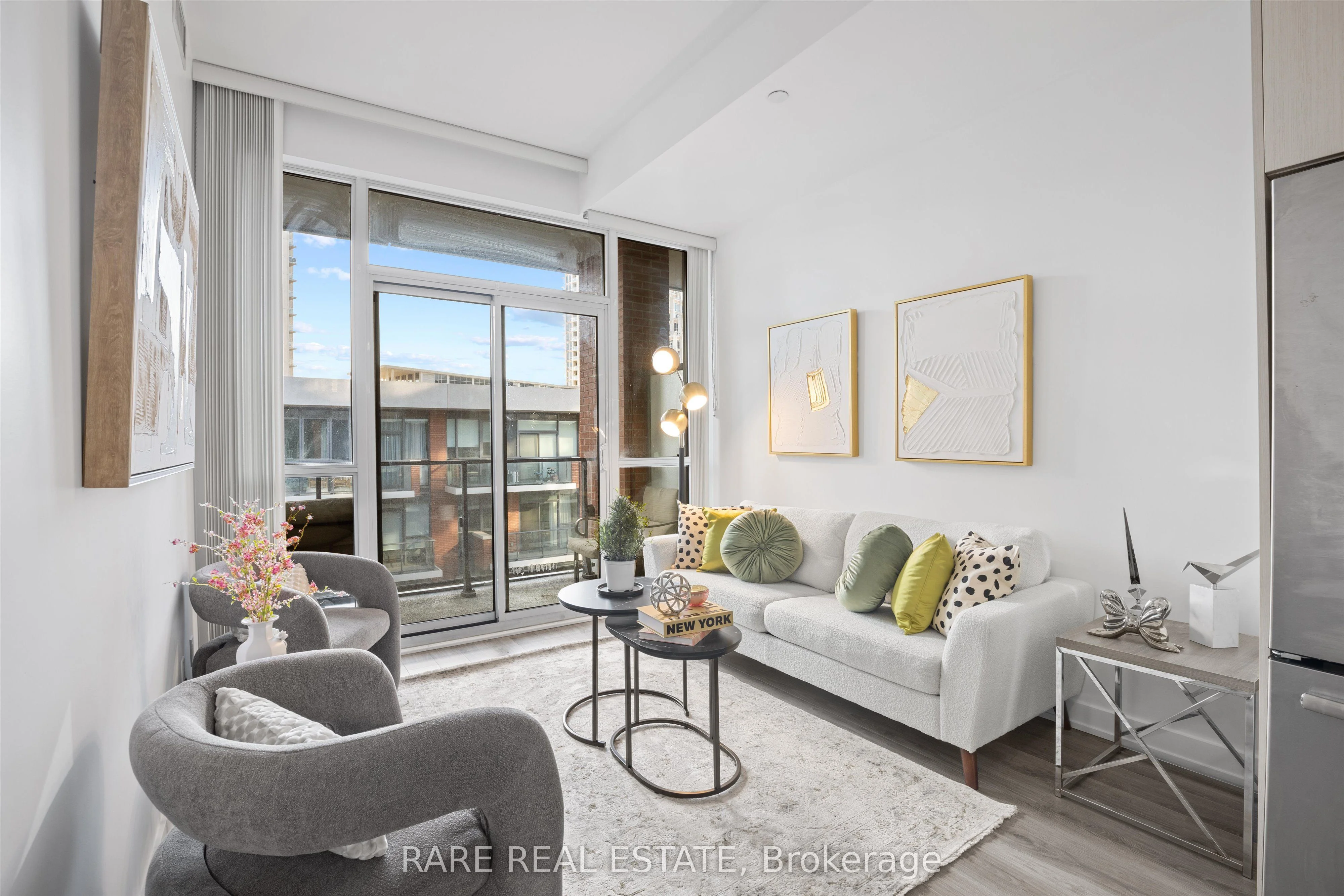 50 Bruyeres Mews 718, Toronto C01, On M5v 0h8