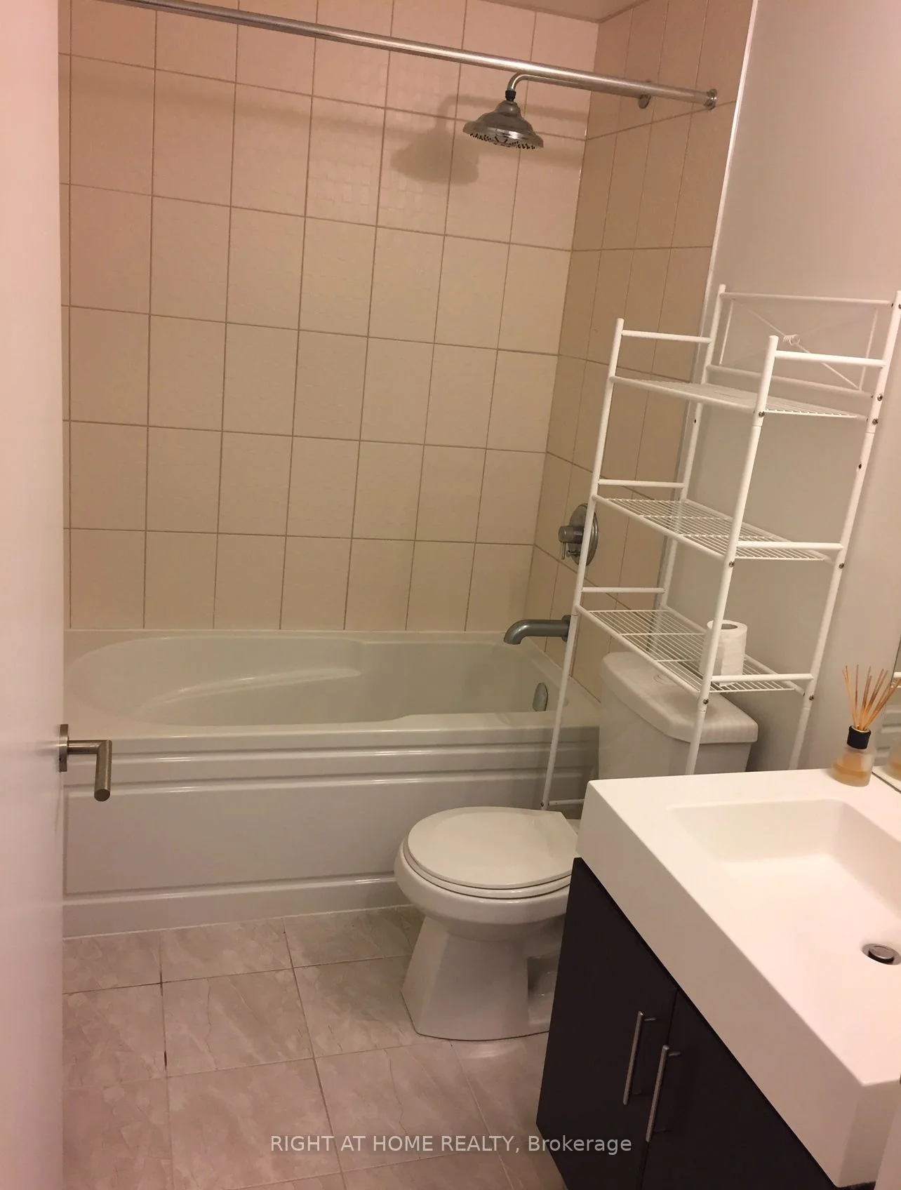 160 Vanderhoof Avenue 816, Toronto C11, ON M4G 4K3